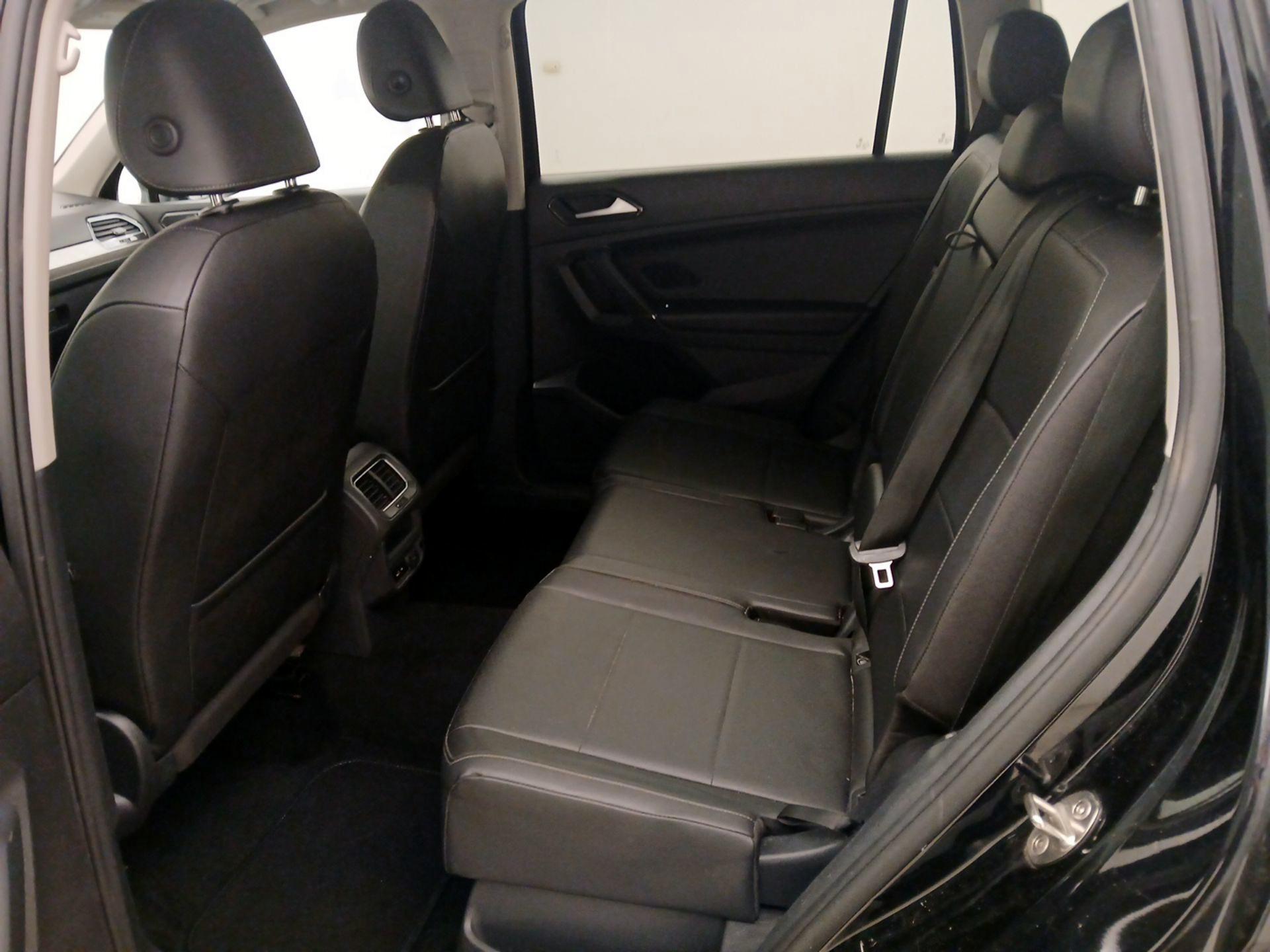 Thumbnail: 2018 Volkswagen Tiguan - 20