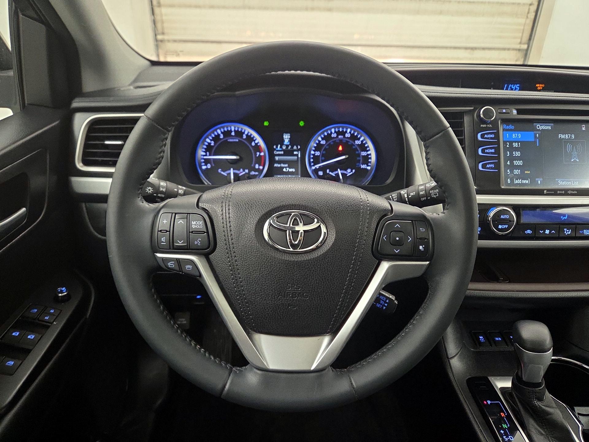 Thumbnail: 2016 Toyota Highlander - 10