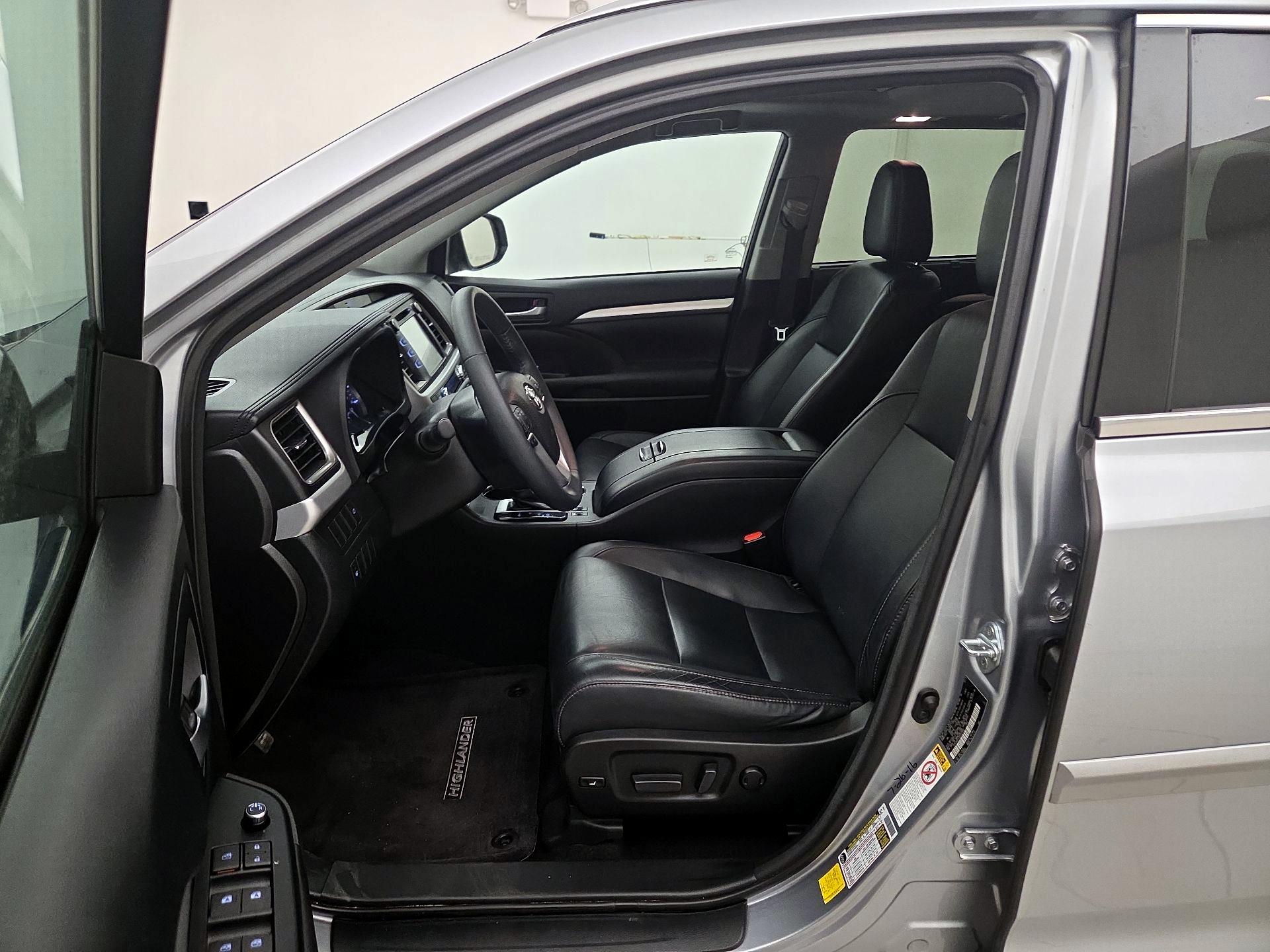 Thumbnail: 2016 Toyota Highlander - 11