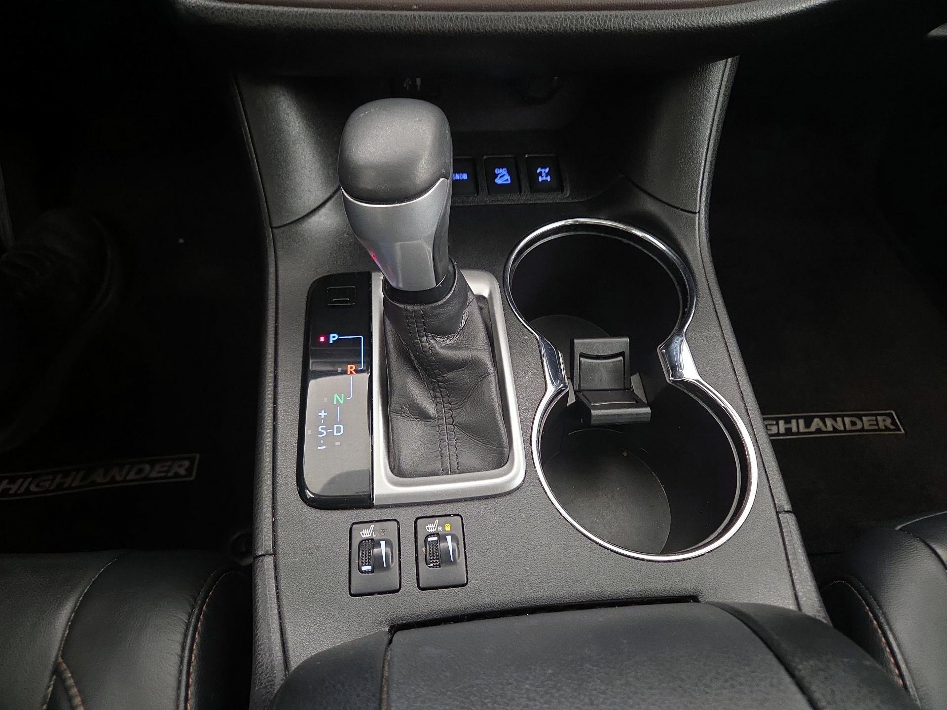Thumbnail: 2016 Toyota Highlander - 17