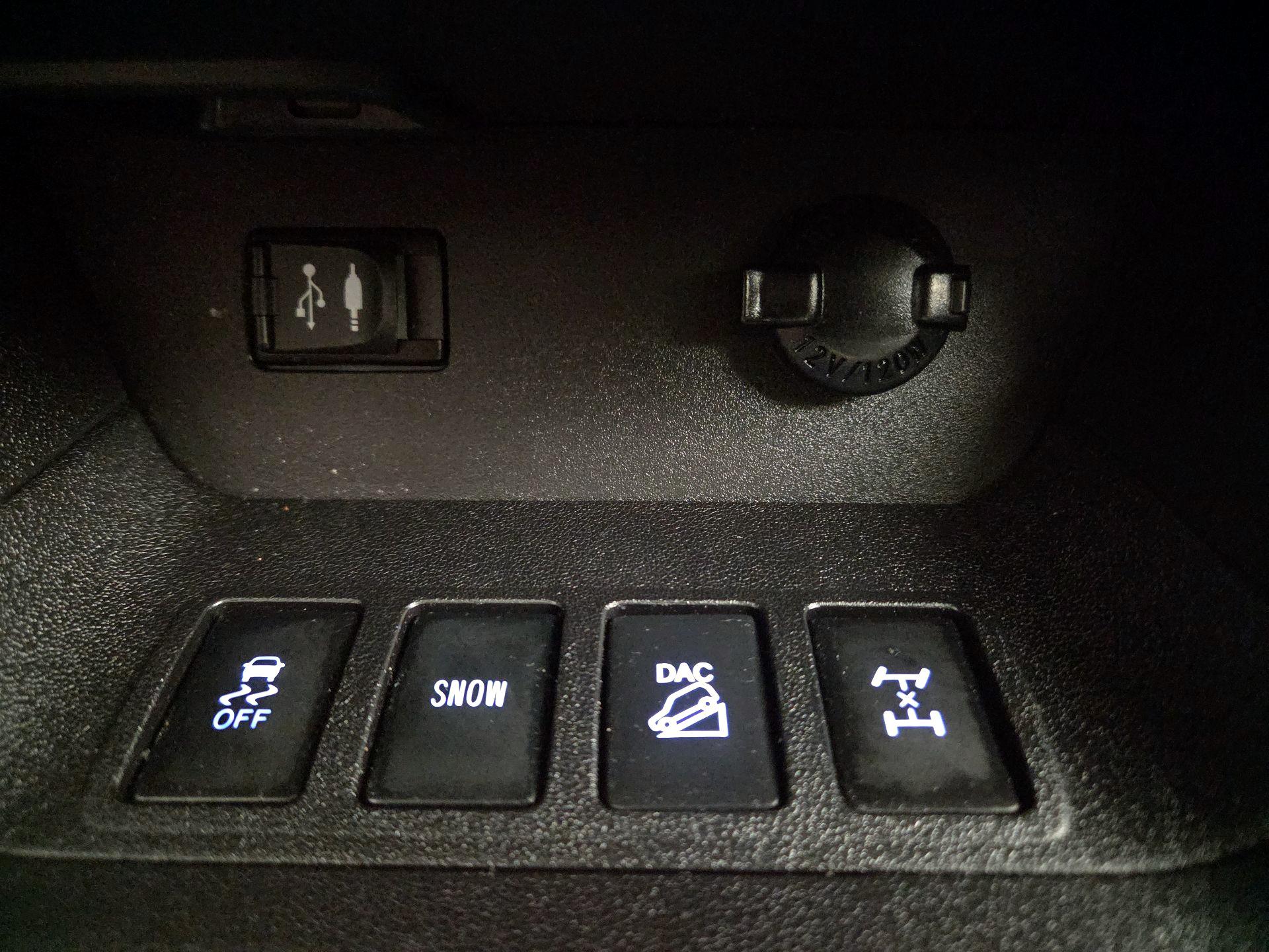 Thumbnail: 2016 Toyota Highlander - 18