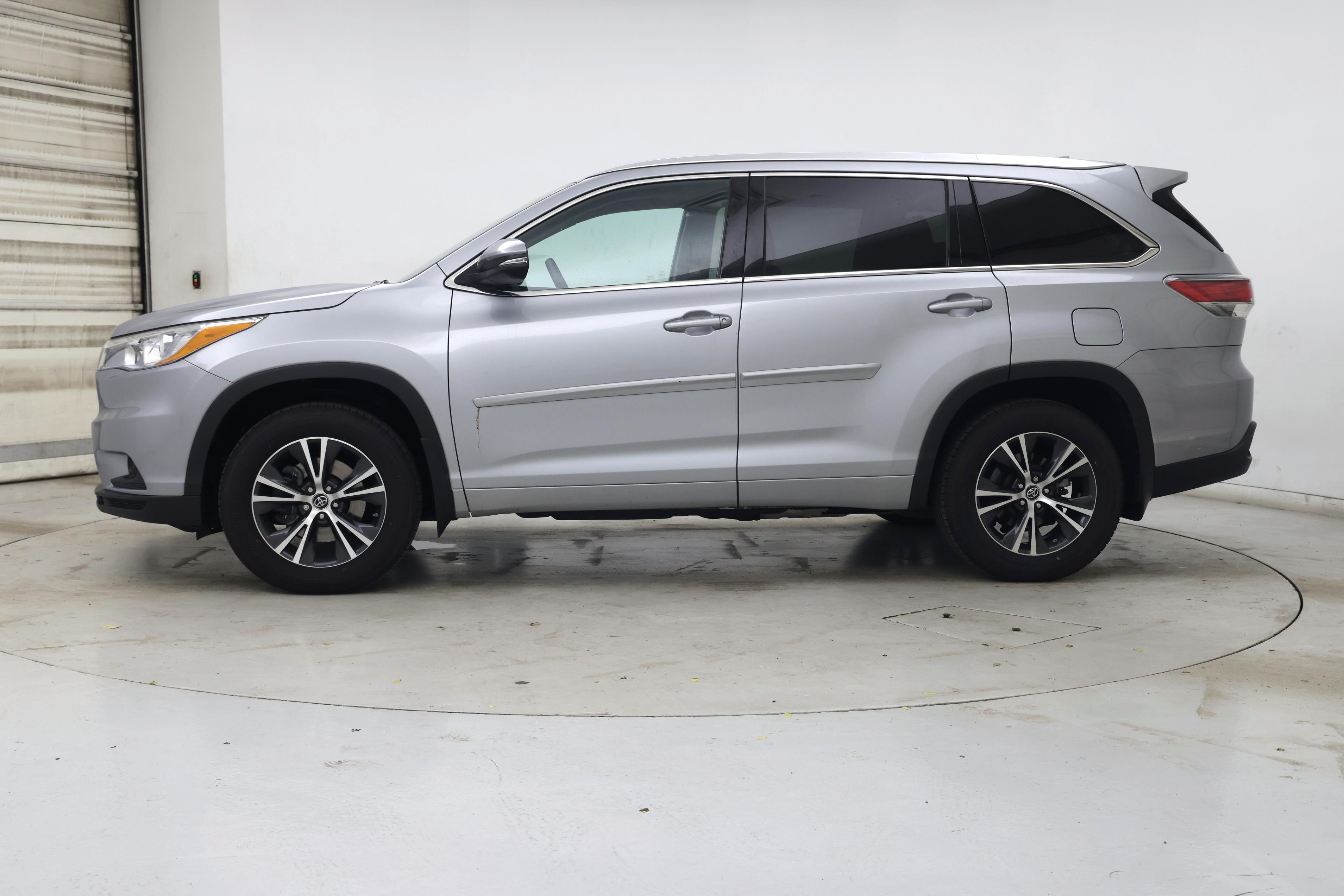 Thumbnail: 2016 Toyota Highlander - 3