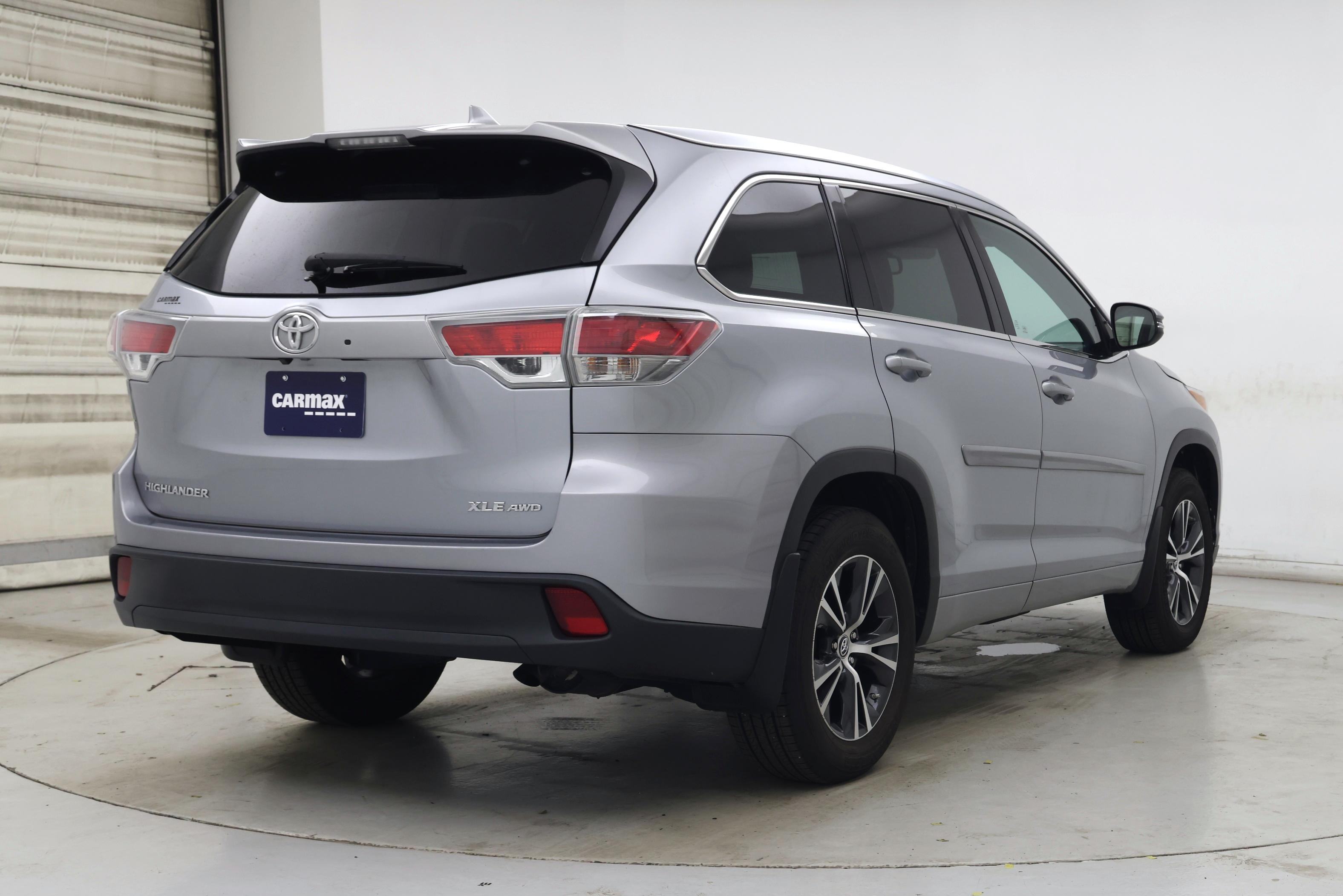 Thumbnail: 2016 Toyota Highlander - 8