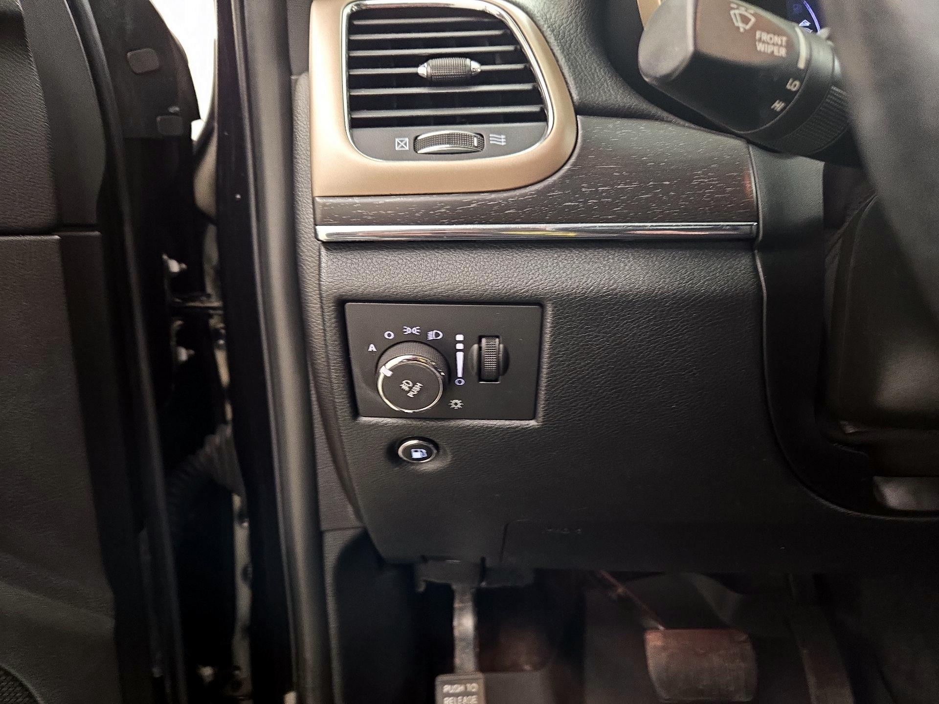 Thumbnail: 2015 Jeep Grand Cherokee - 13