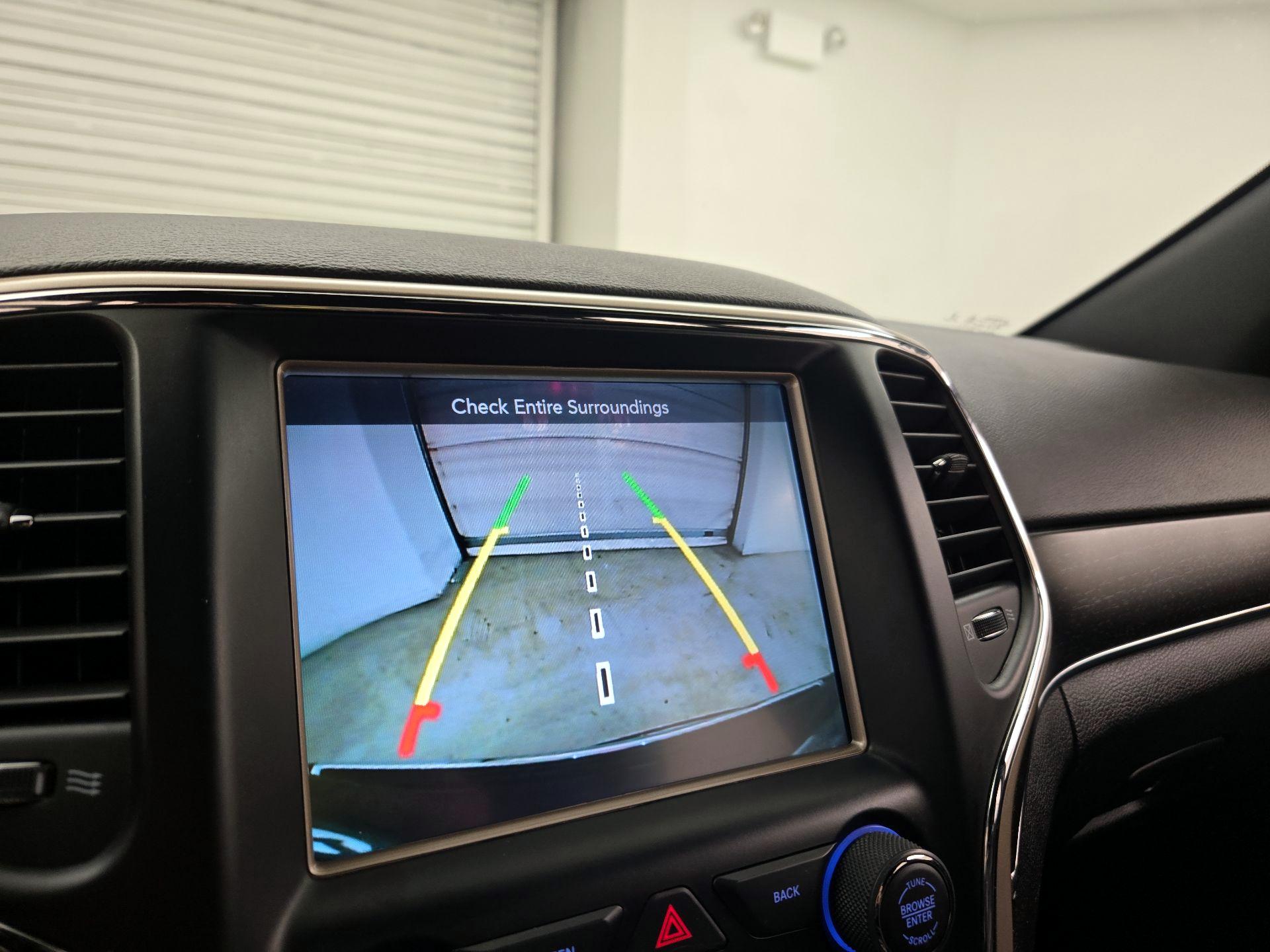 Thumbnail: 2015 Jeep Grand Cherokee - 14