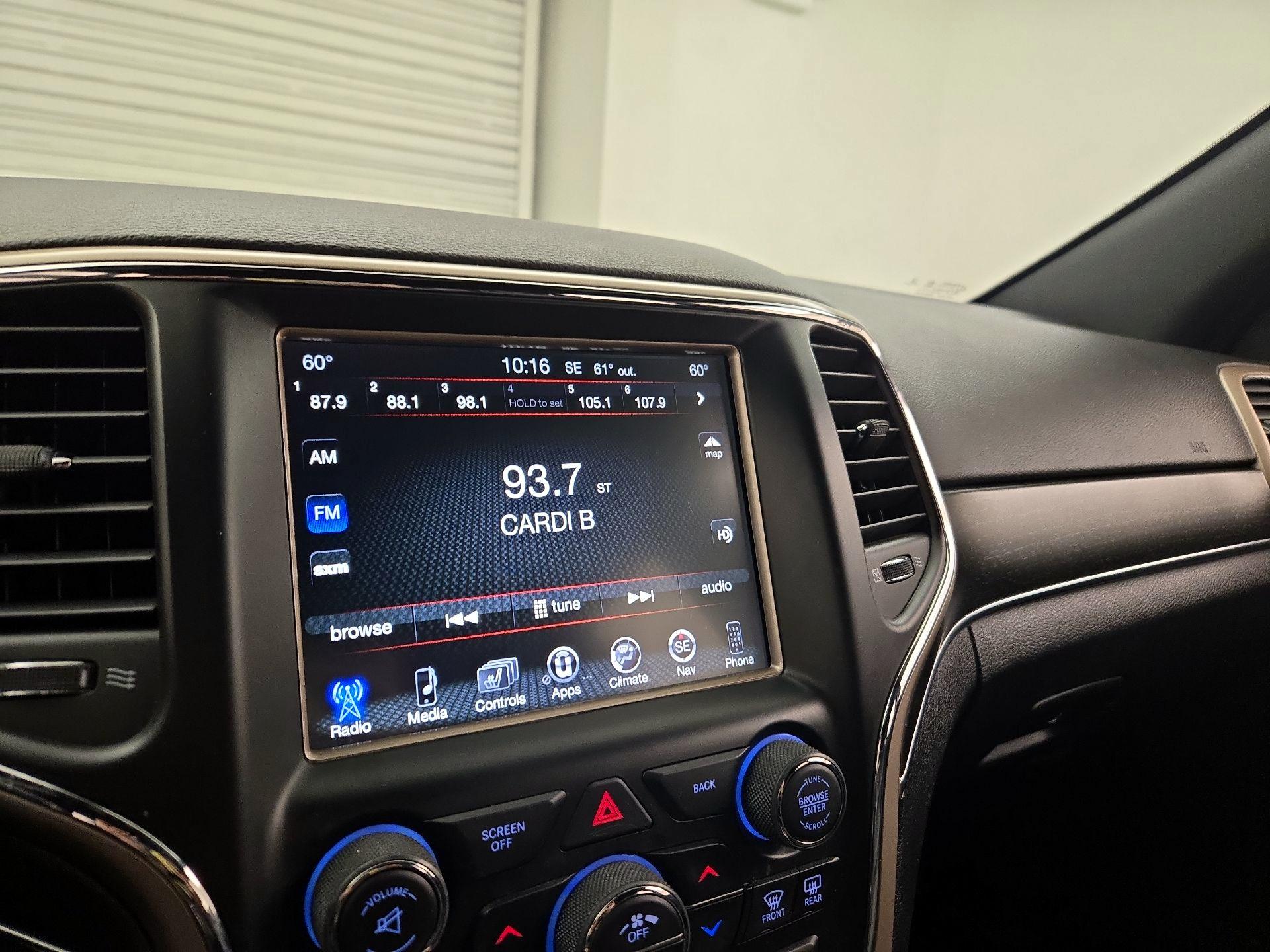 Thumbnail: 2015 Jeep Grand Cherokee - 15