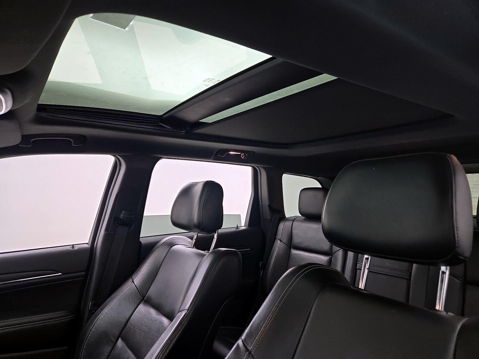 Thumbnail: 2015 Jeep Grand Cherokee - 18