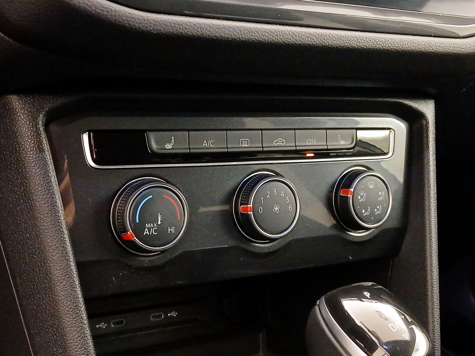 Thumbnail: 2024 Volkswagen Tiguan - 16