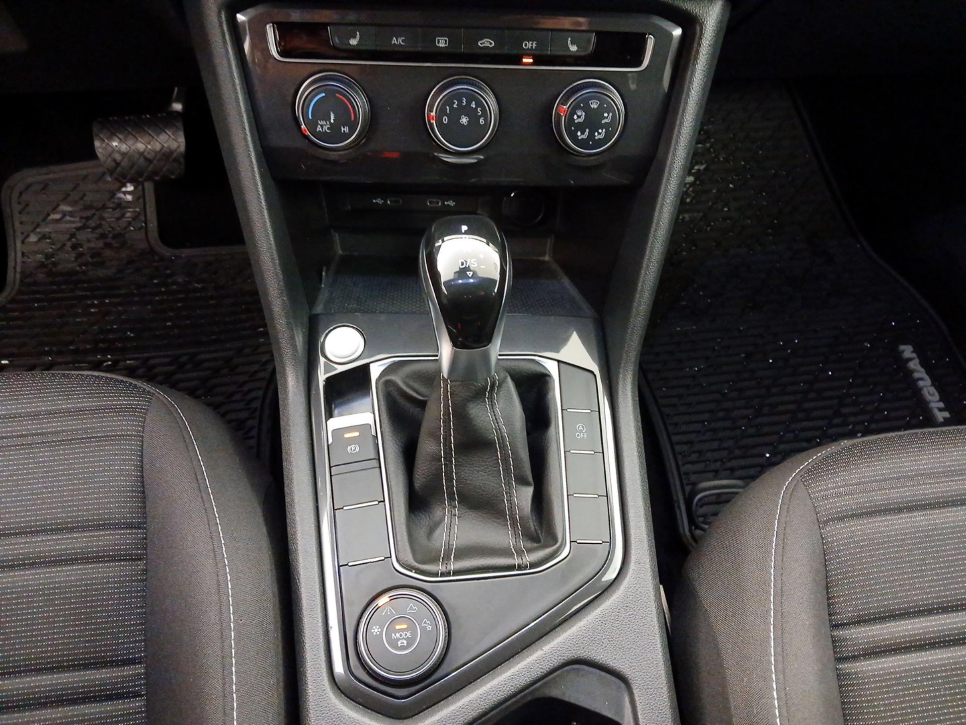 Thumbnail: 2024 Volkswagen Tiguan - 17