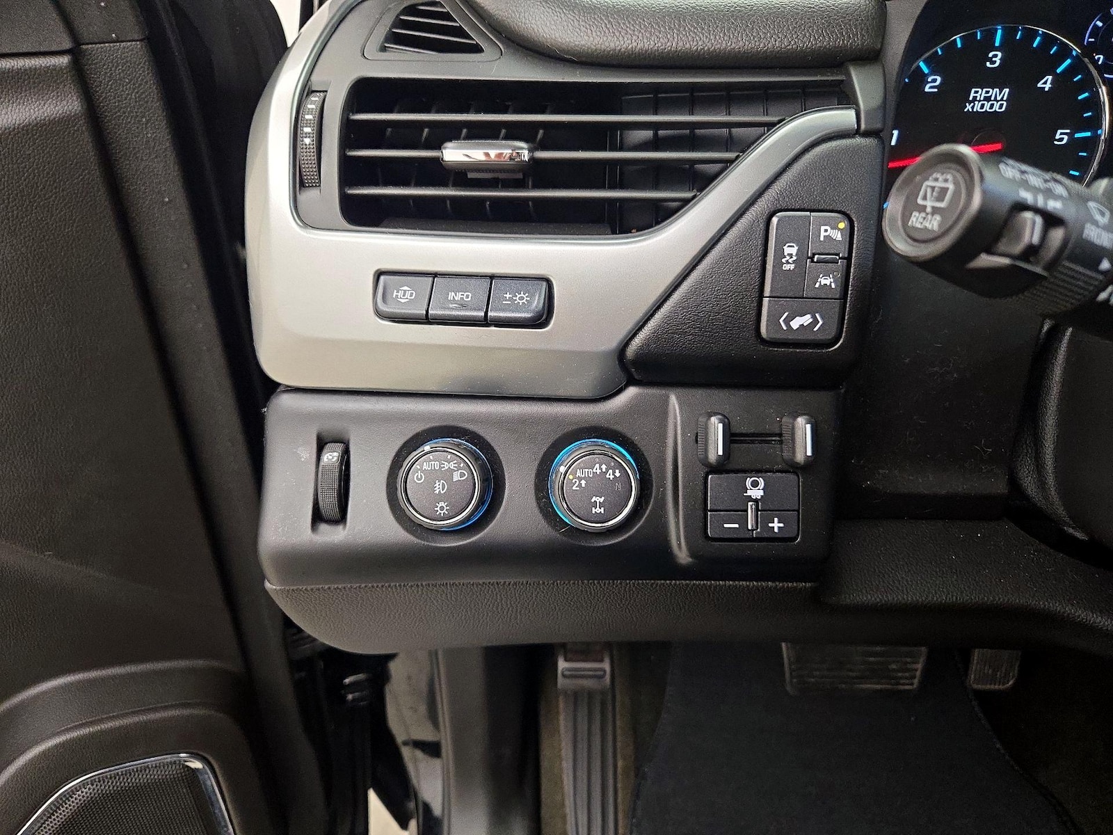 2017 Chevrolet Tahoe Premier - Photo 14