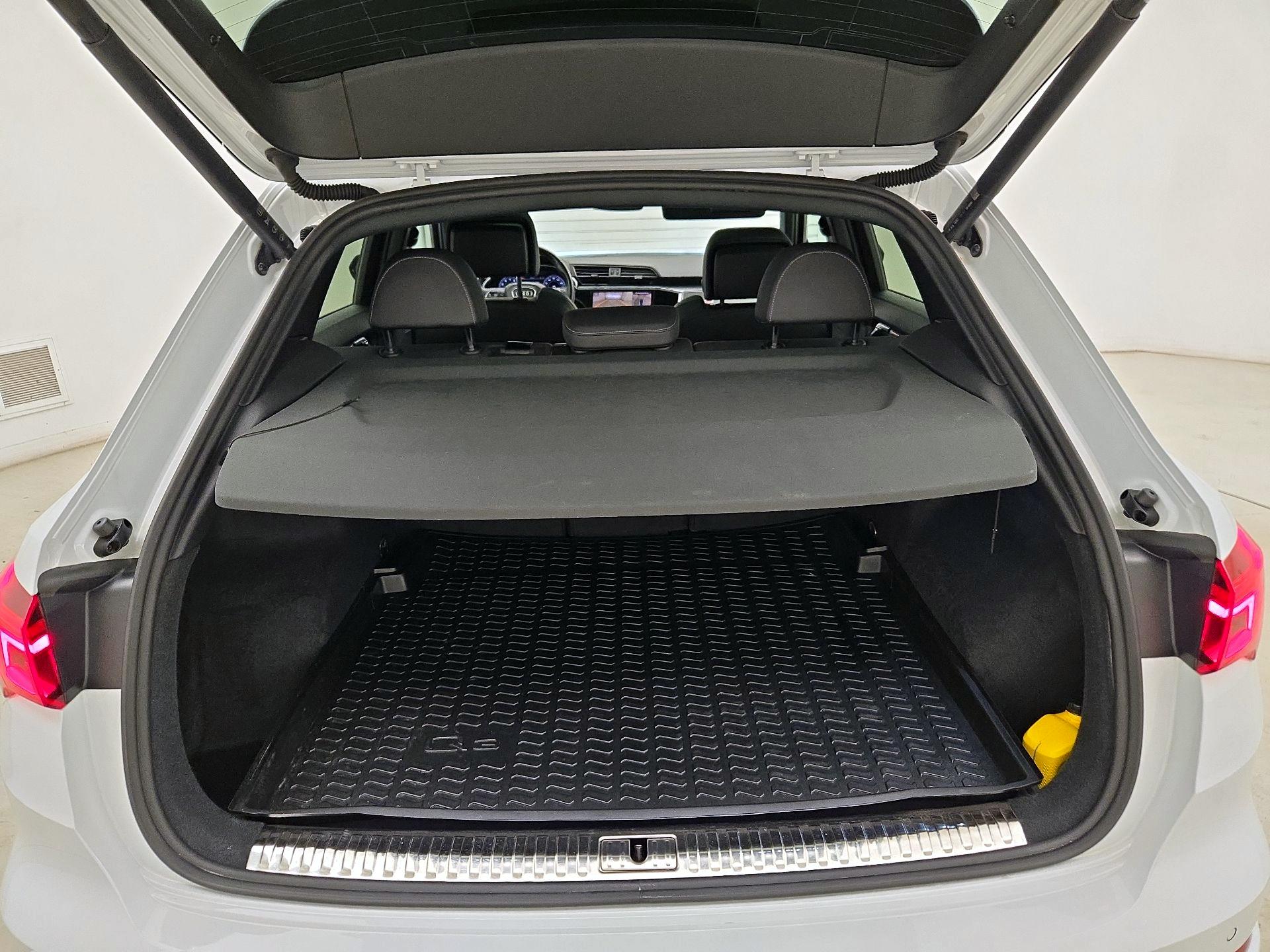 Thumbnail: 2022 Audi Q3 - 18