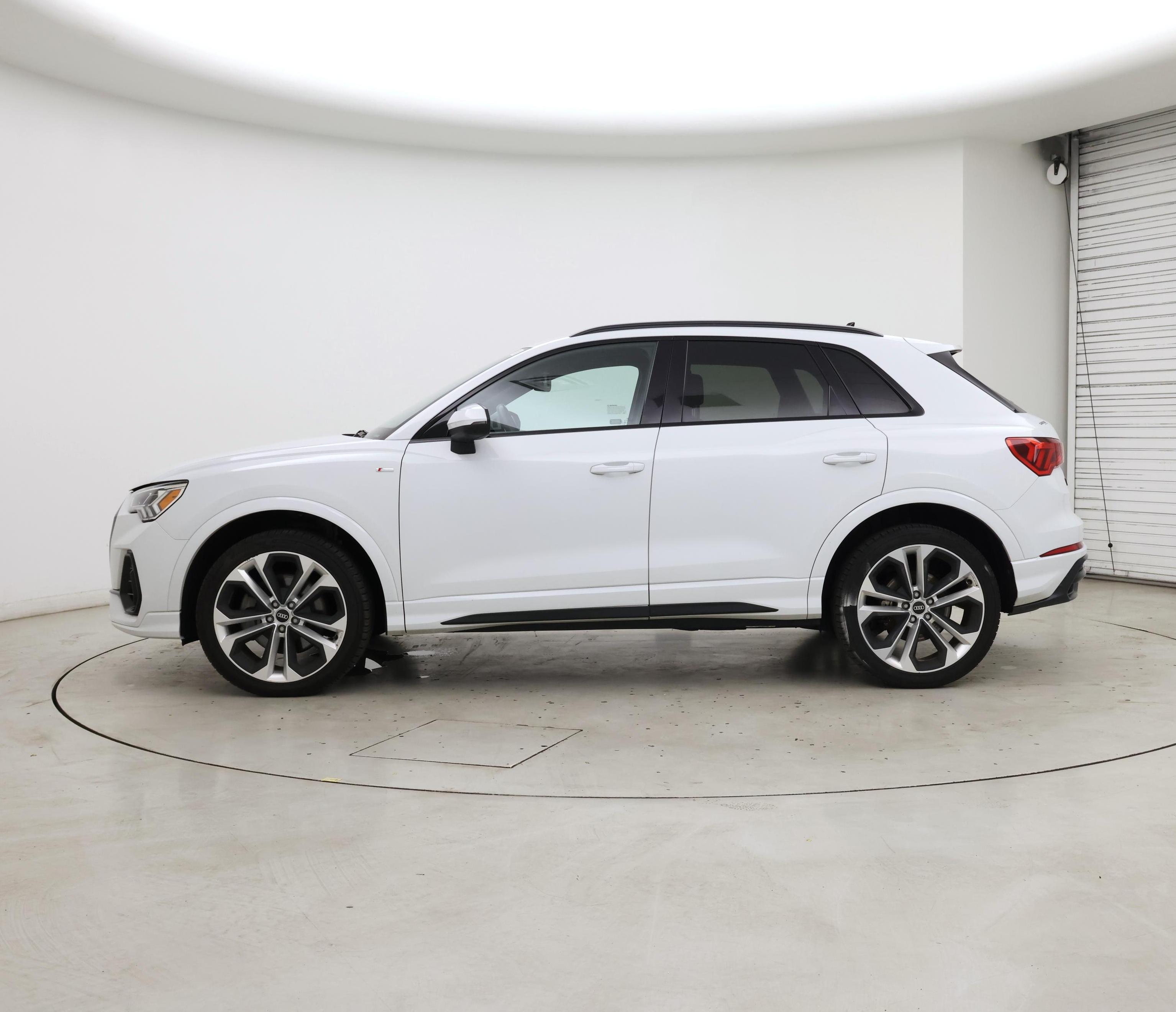 Thumbnail: 2022 Audi Q3 - 3