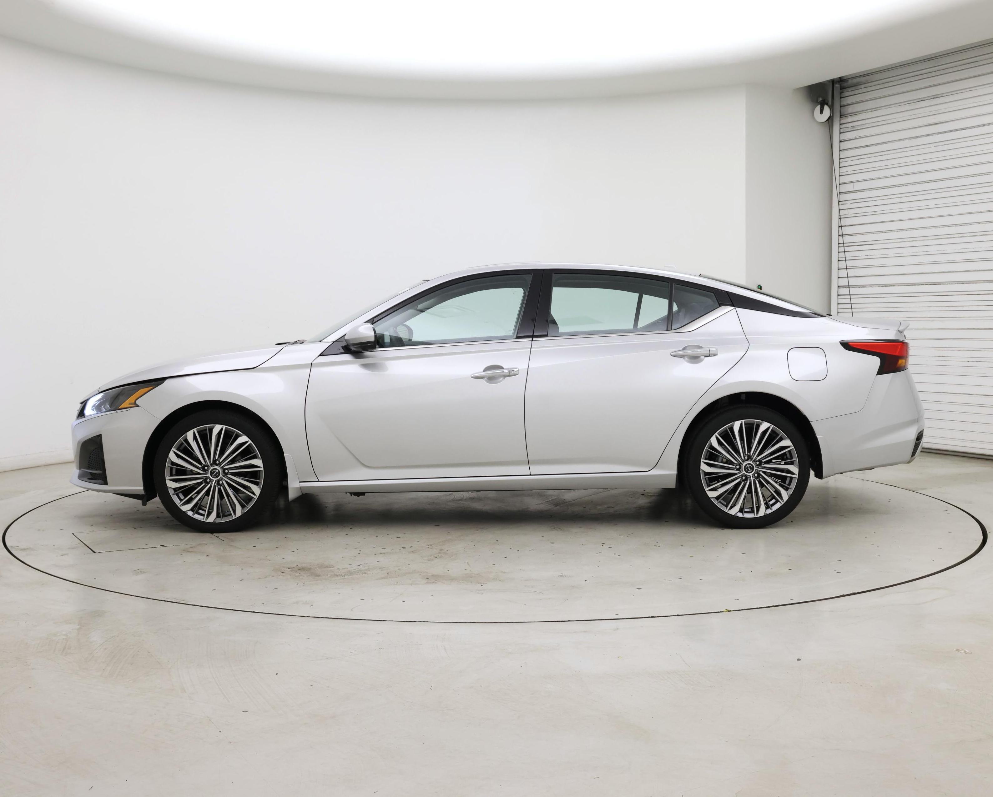 Thumbnail: 2024 Nissan Altima - 3