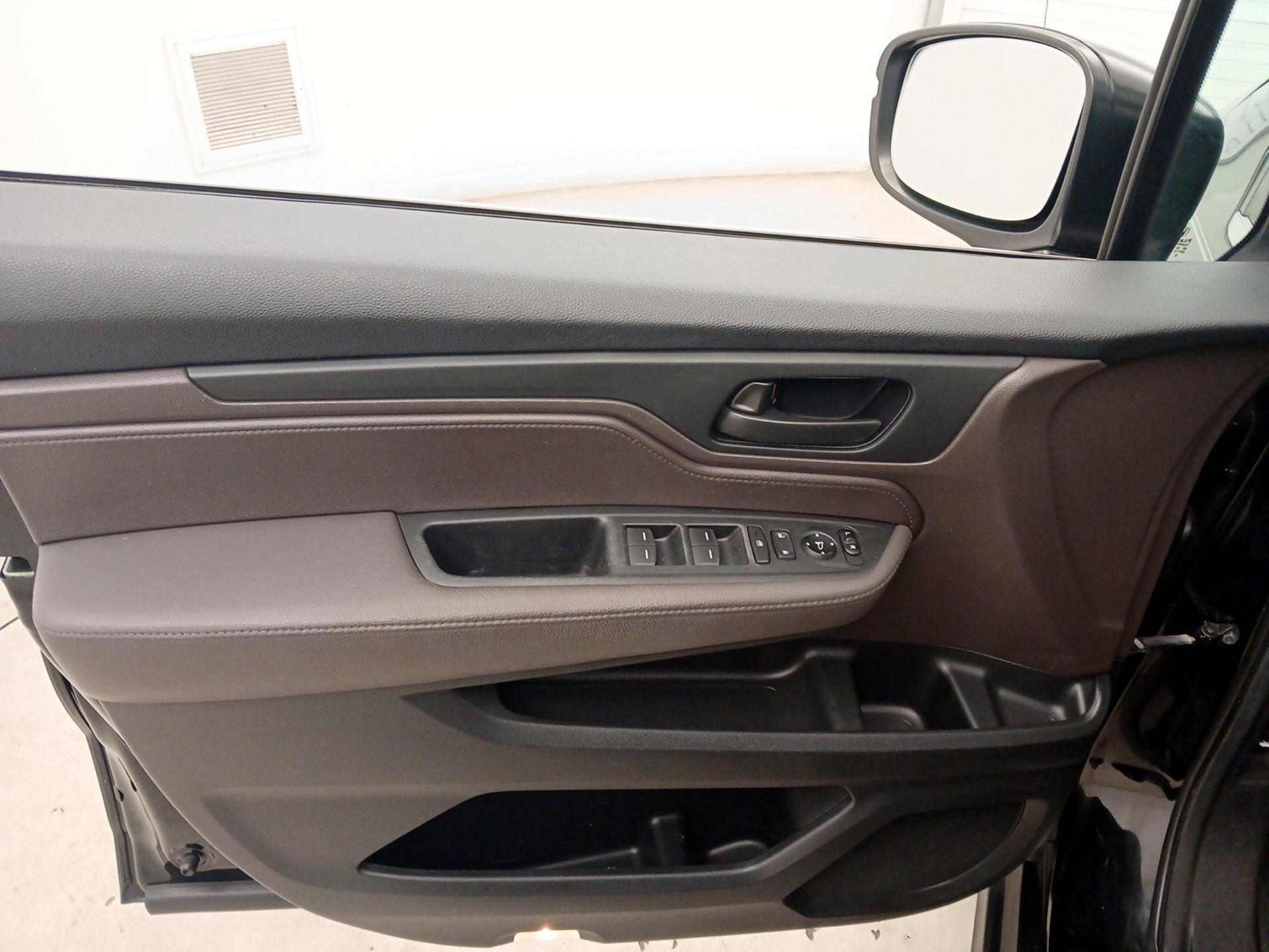 Thumbnail: 2019 Honda Odyssey - 12