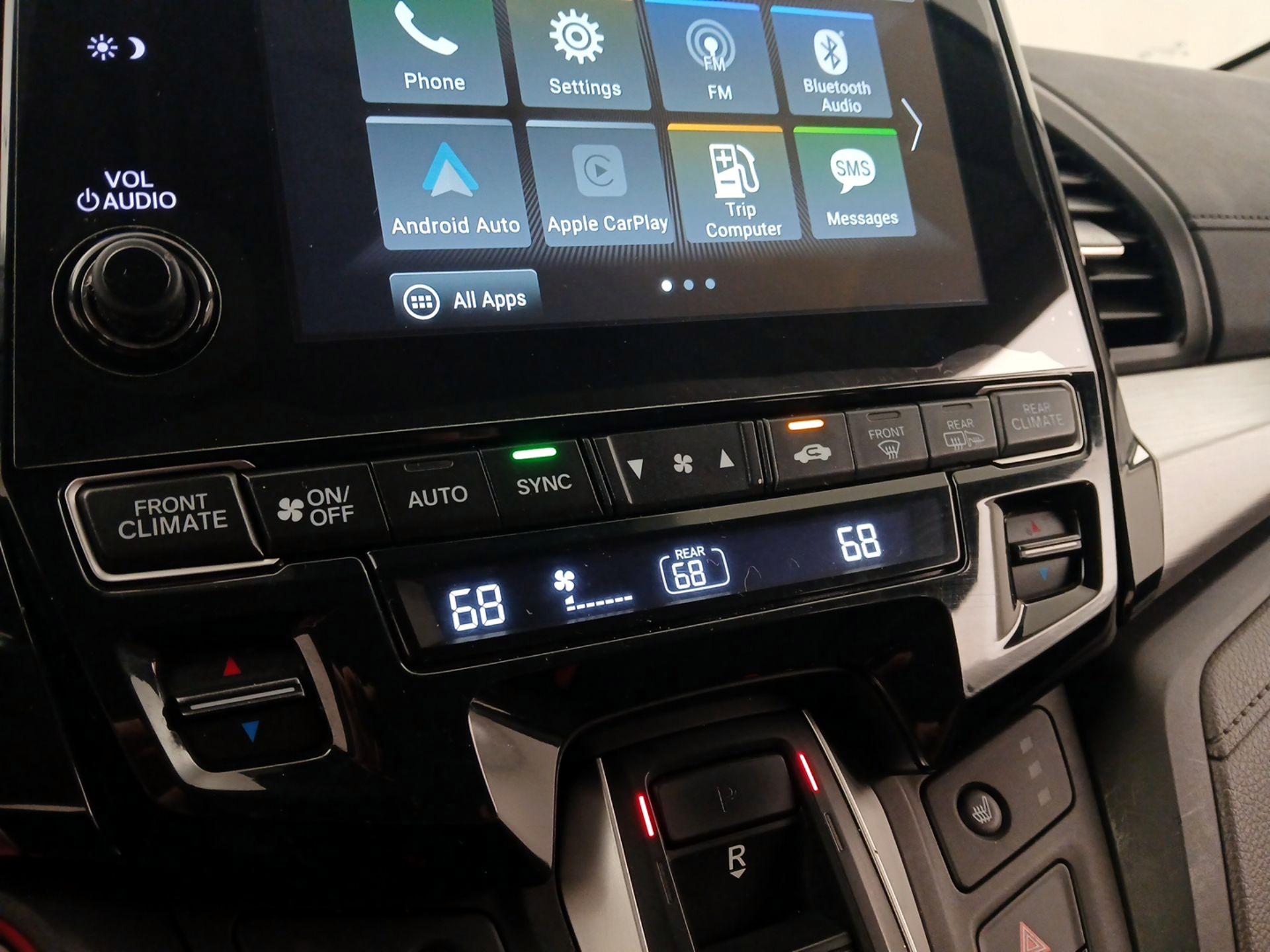 Thumbnail: 2019 Honda Odyssey - 16