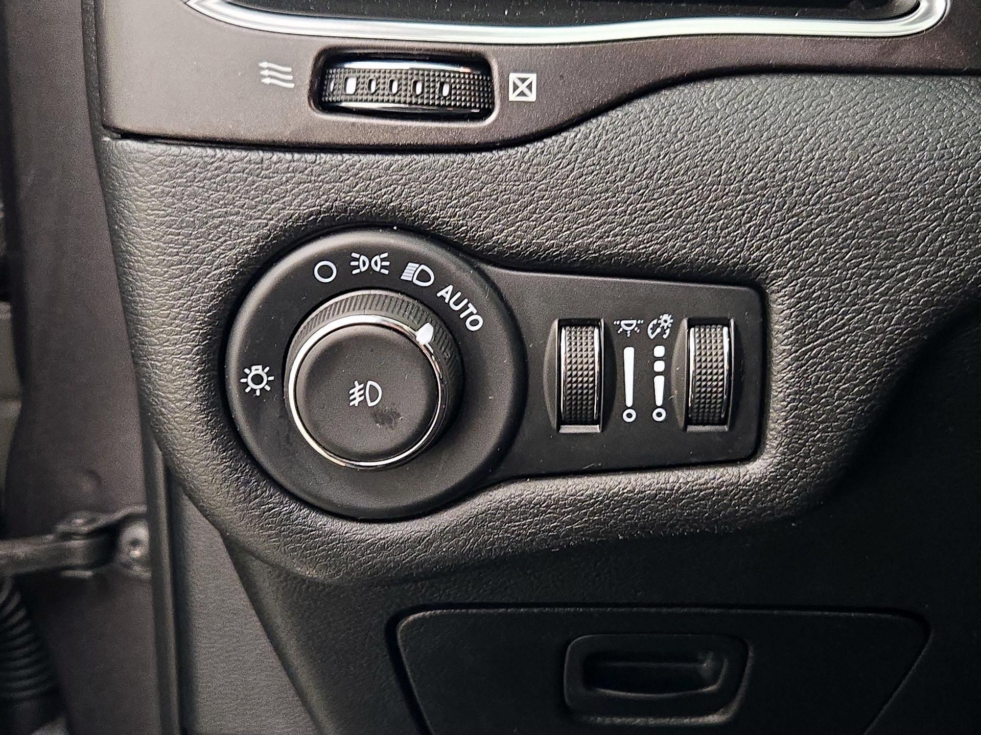 Thumbnail: 2021 Jeep Cherokee - 13