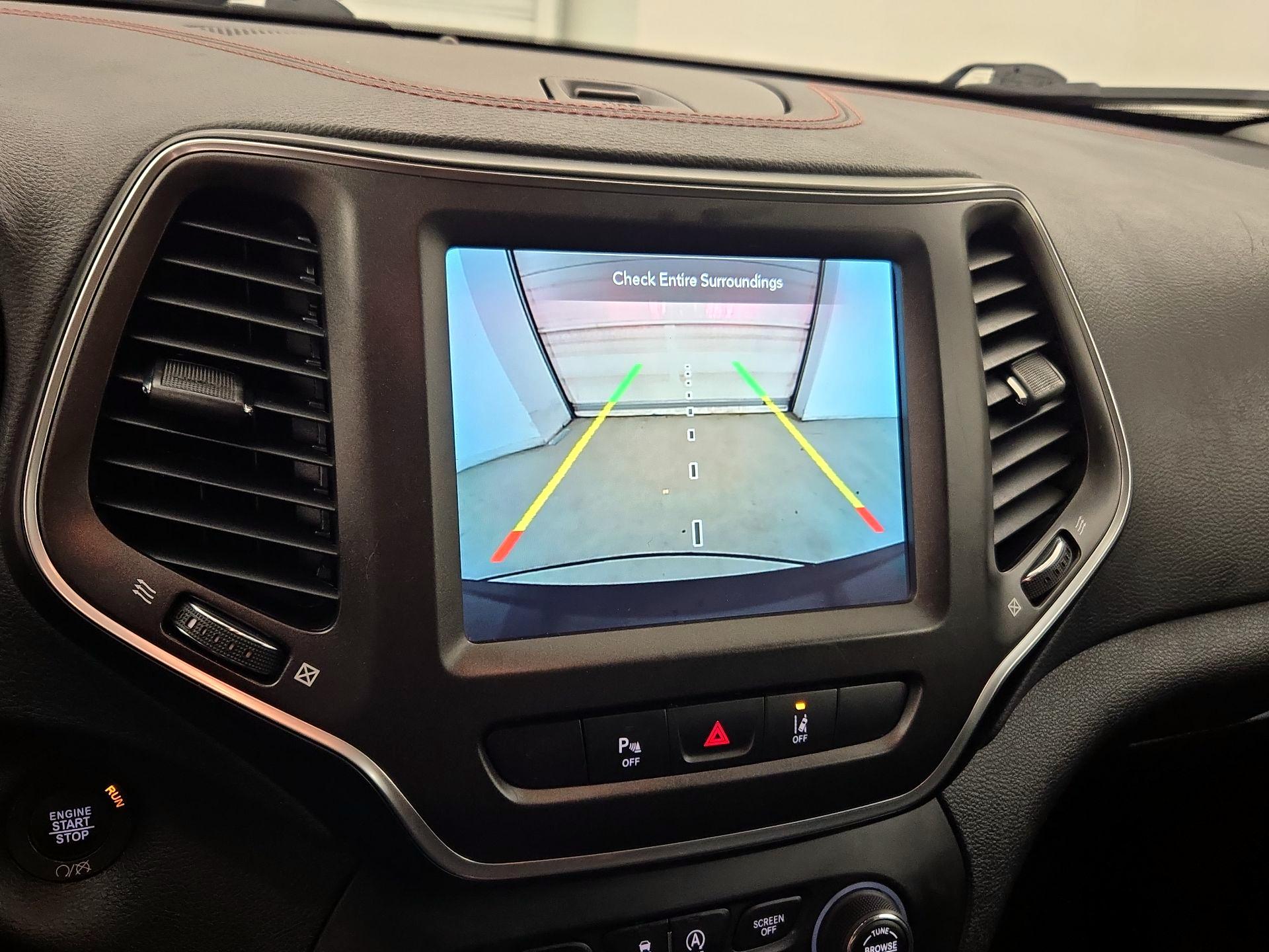 Thumbnail: 2021 Jeep Cherokee - 14