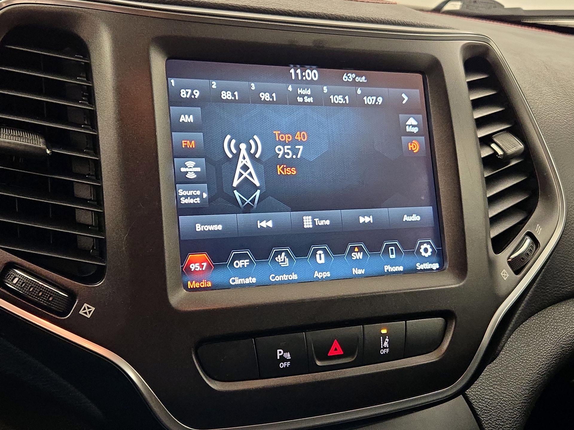 Thumbnail: 2021 Jeep Cherokee - 15
