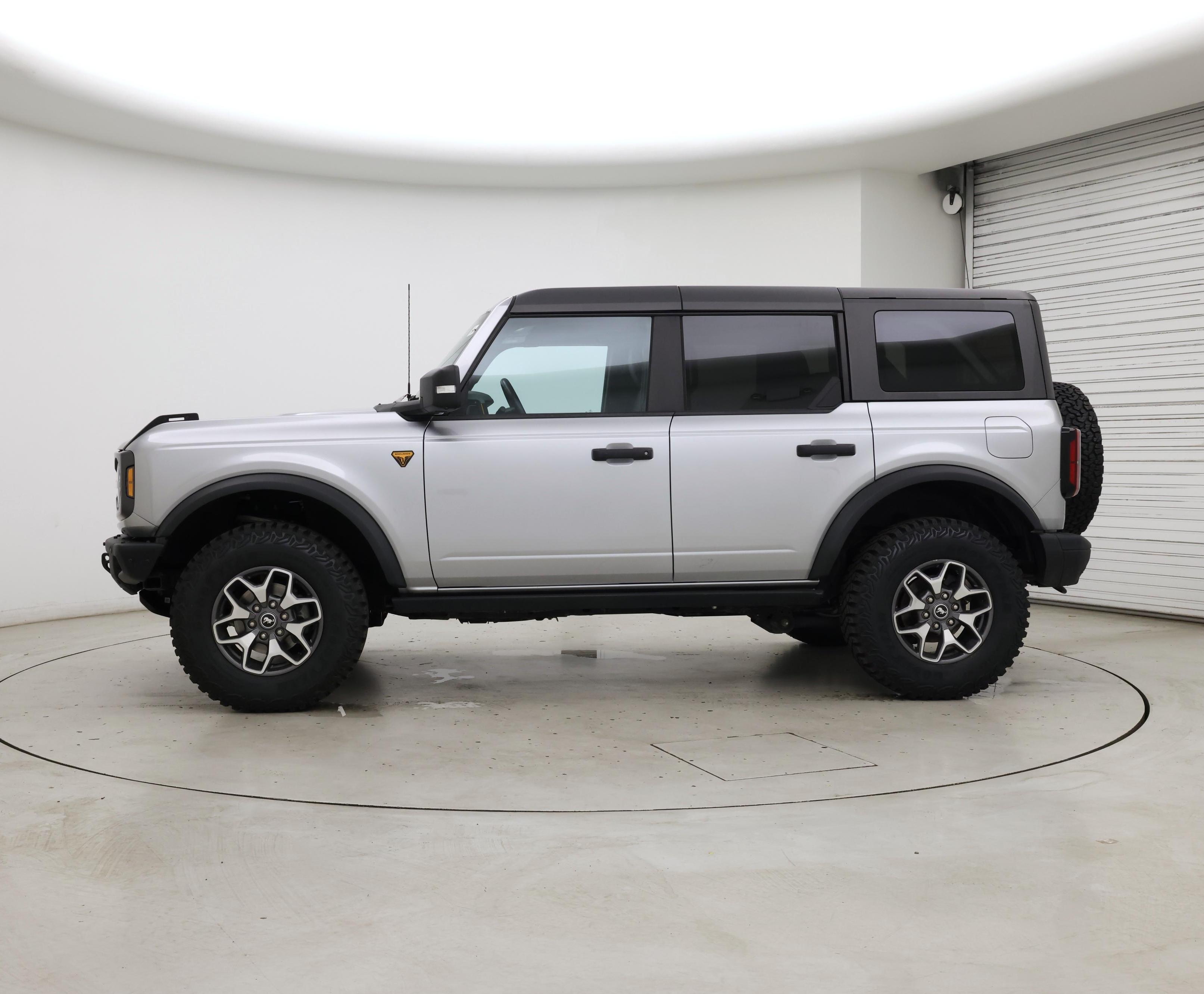 Thumbnail: 2022 Ford Bronco - 3