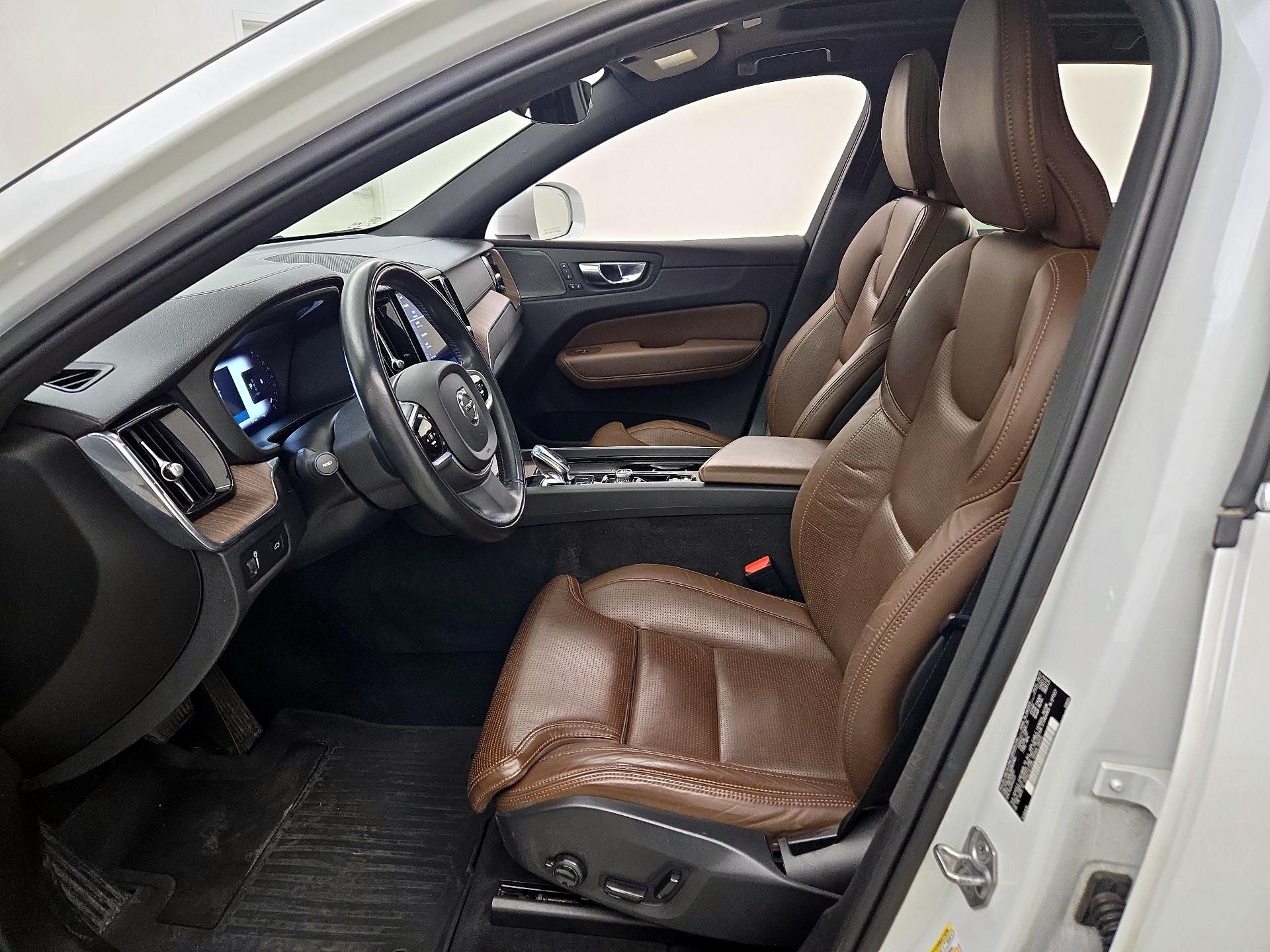 Thumbnail: 2022 Volvo XC60 - 11