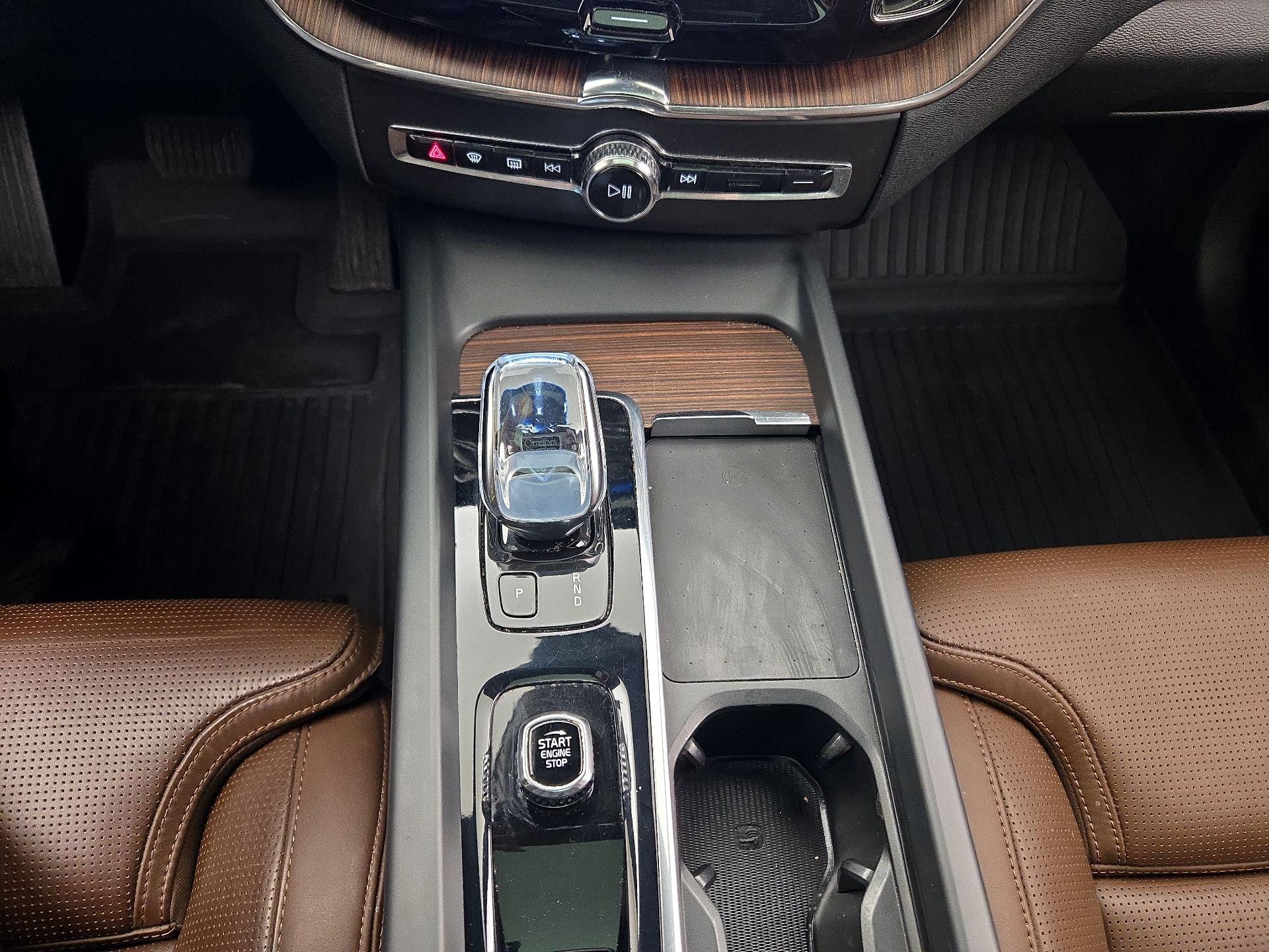 Thumbnail: 2022 Volvo XC60 - 16