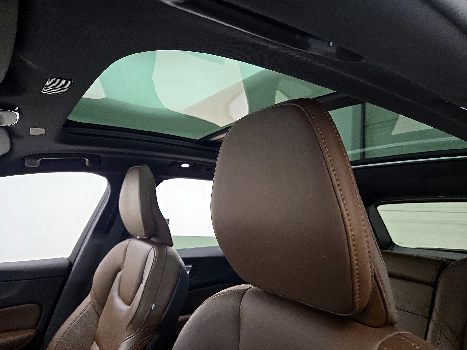 Thumbnail: 2022 Volvo XC60 - 17