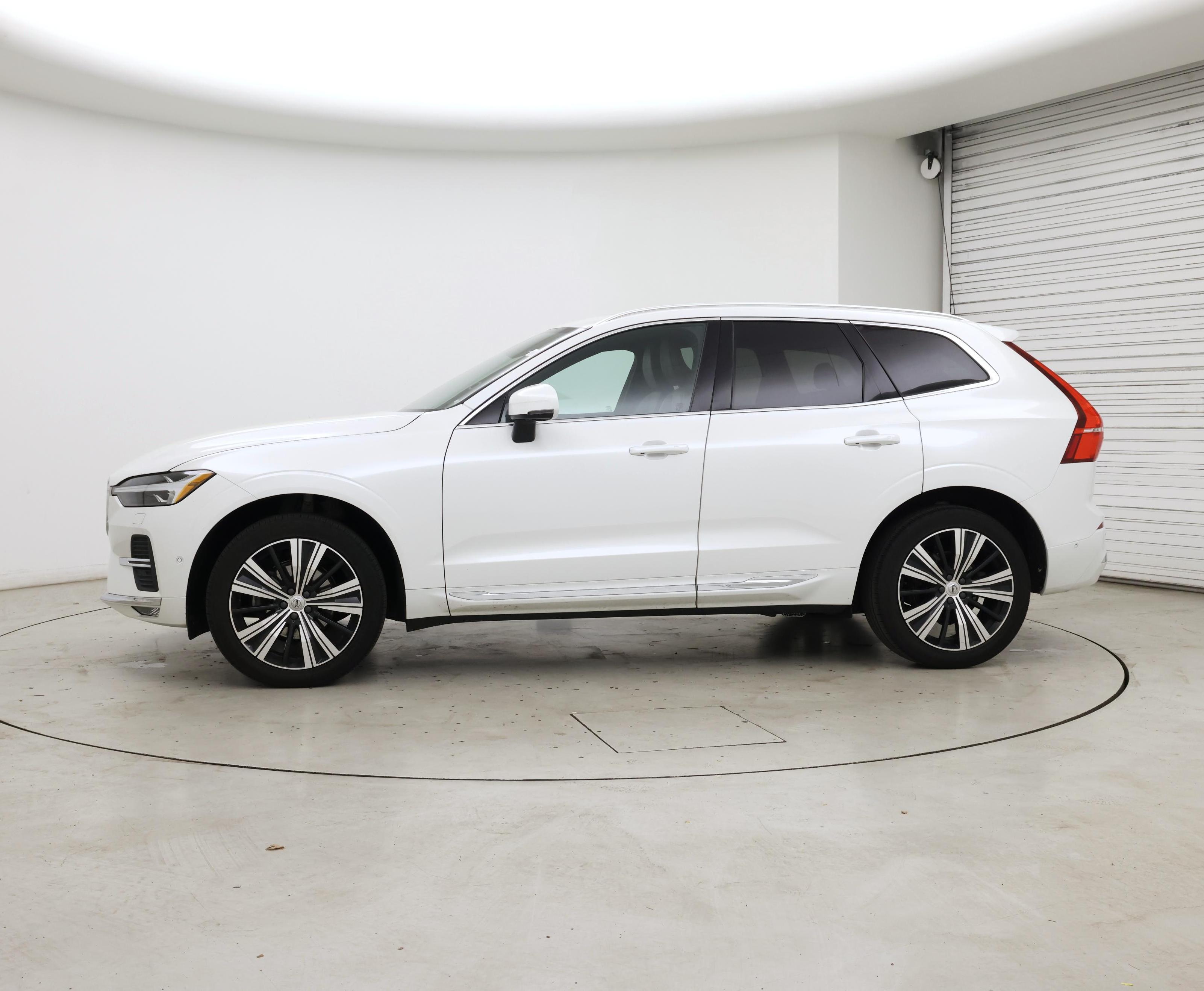 Thumbnail: 2022 Volvo XC60 - 3
