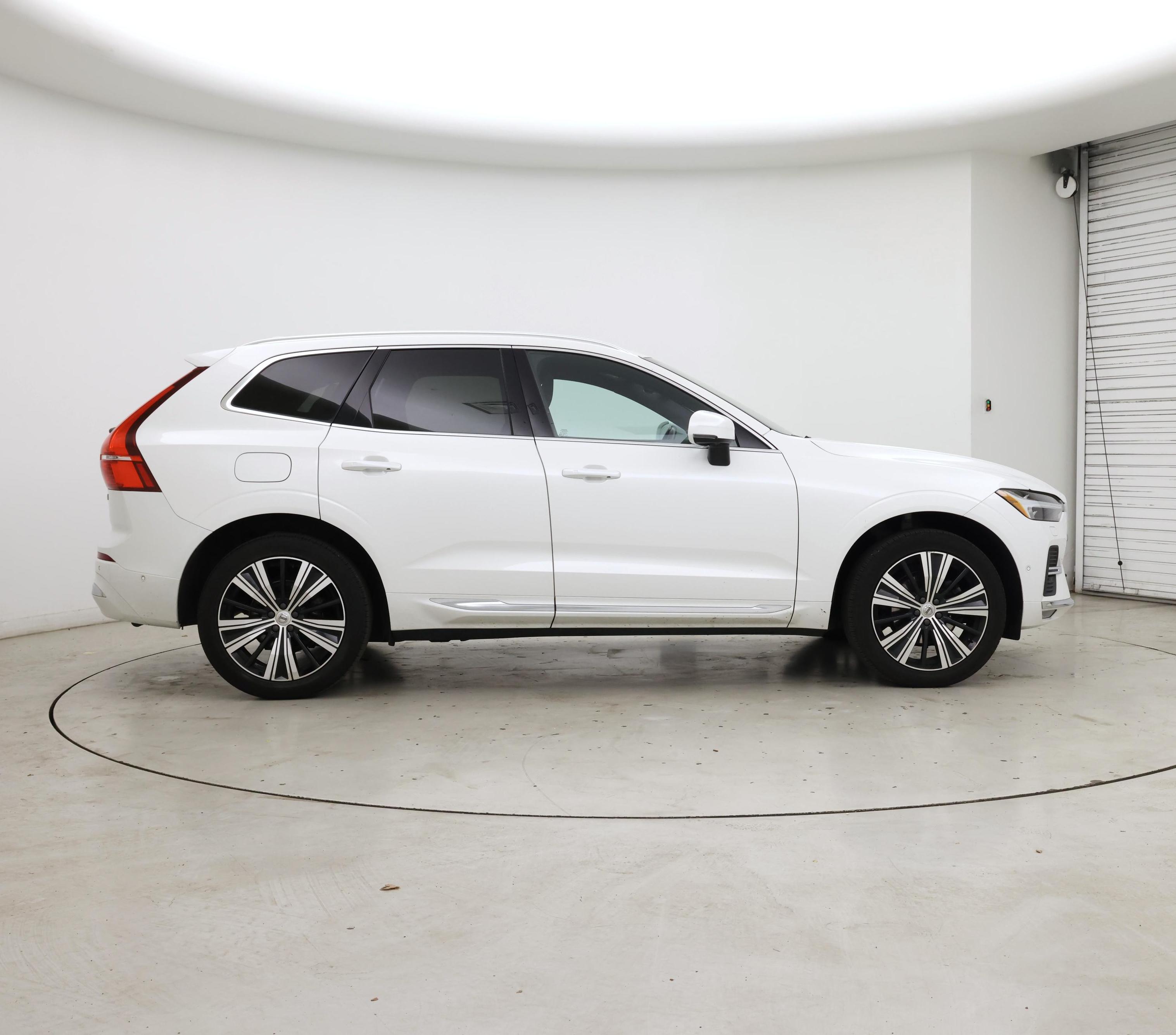 Thumbnail: 2022 Volvo XC60 - 7