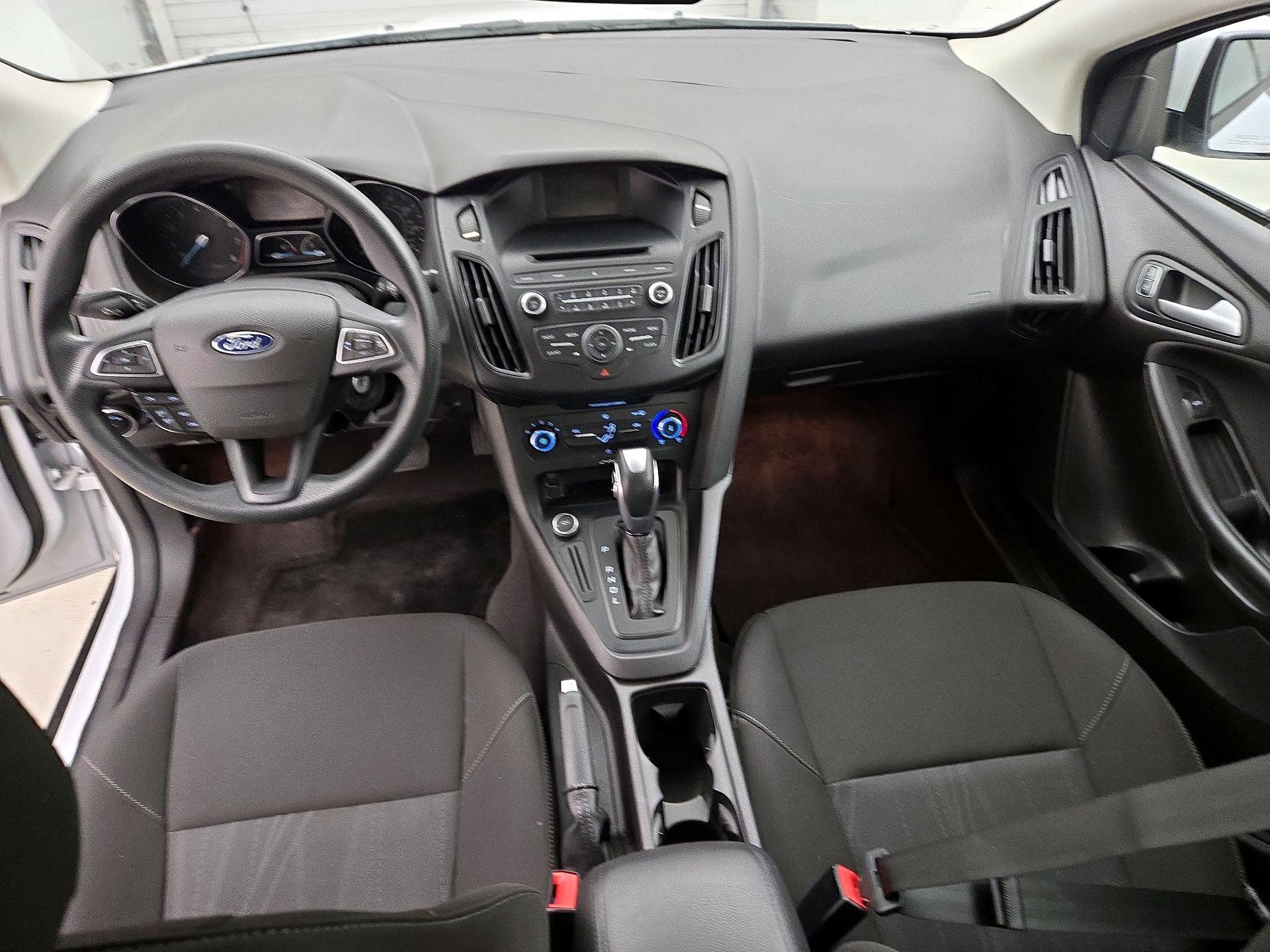 Thumbnail: 2015 Ford Focus - 9
