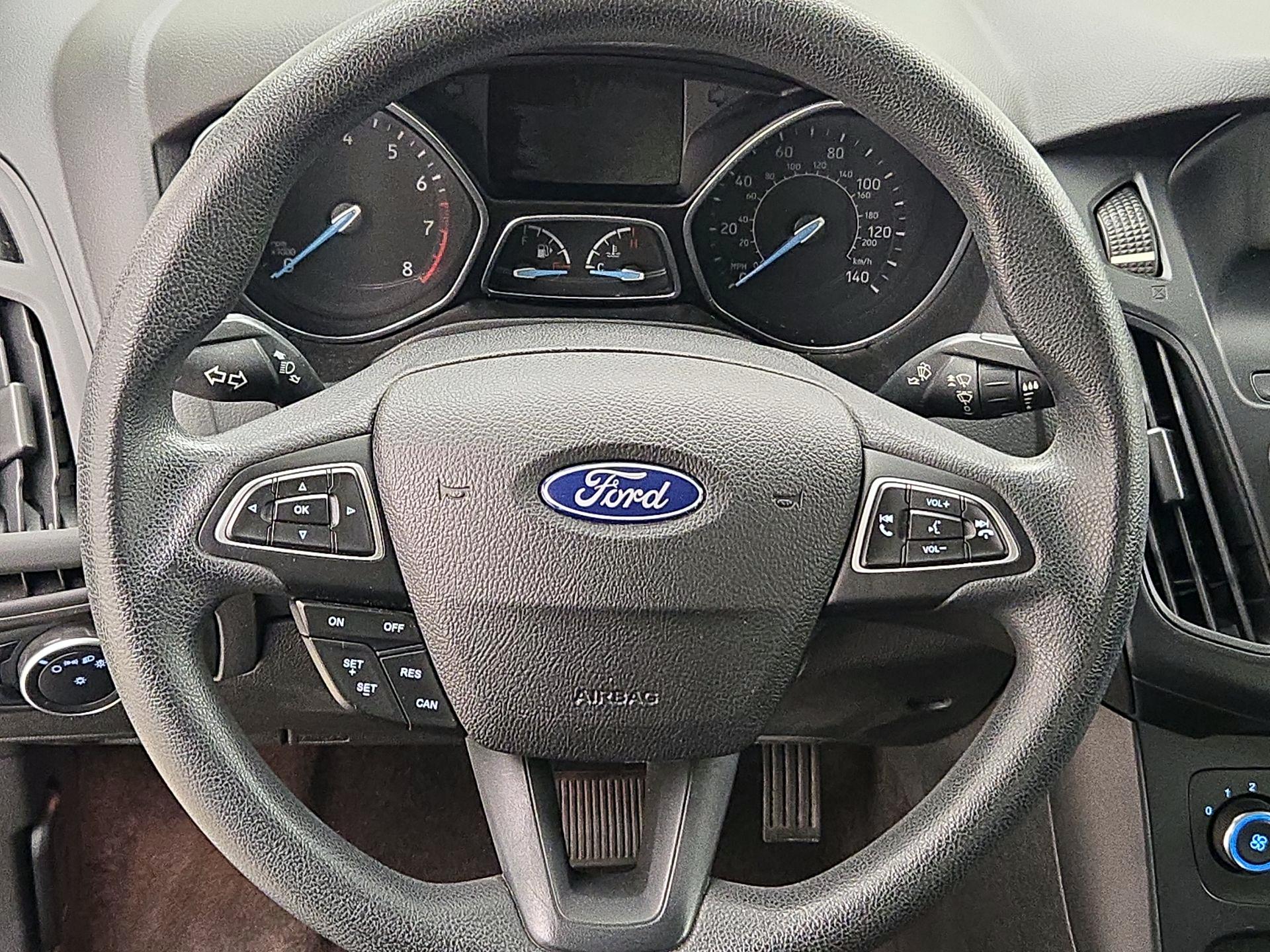Thumbnail: 2015 Ford Focus - 10
