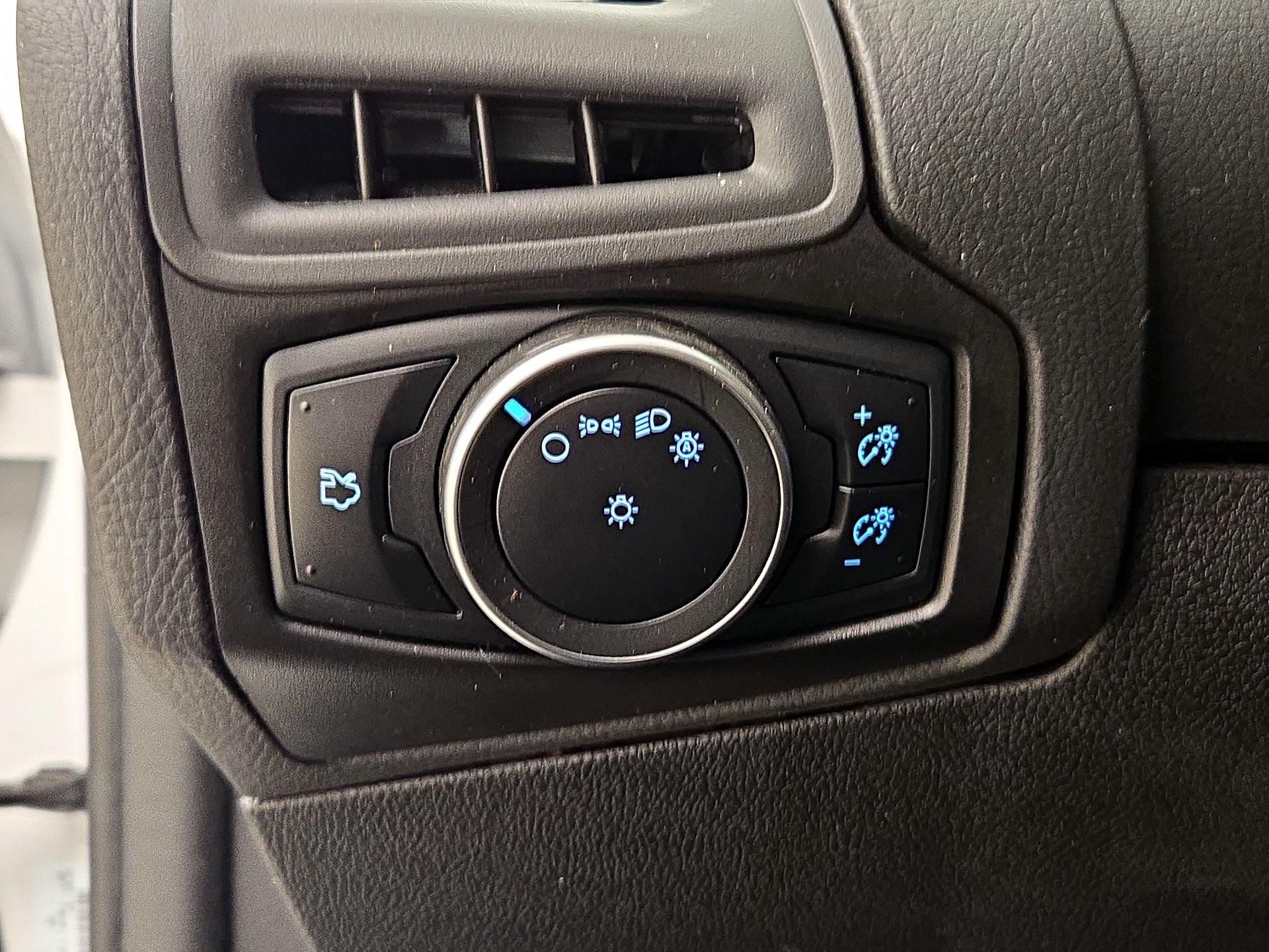 Thumbnail: 2015 Ford Focus - 13