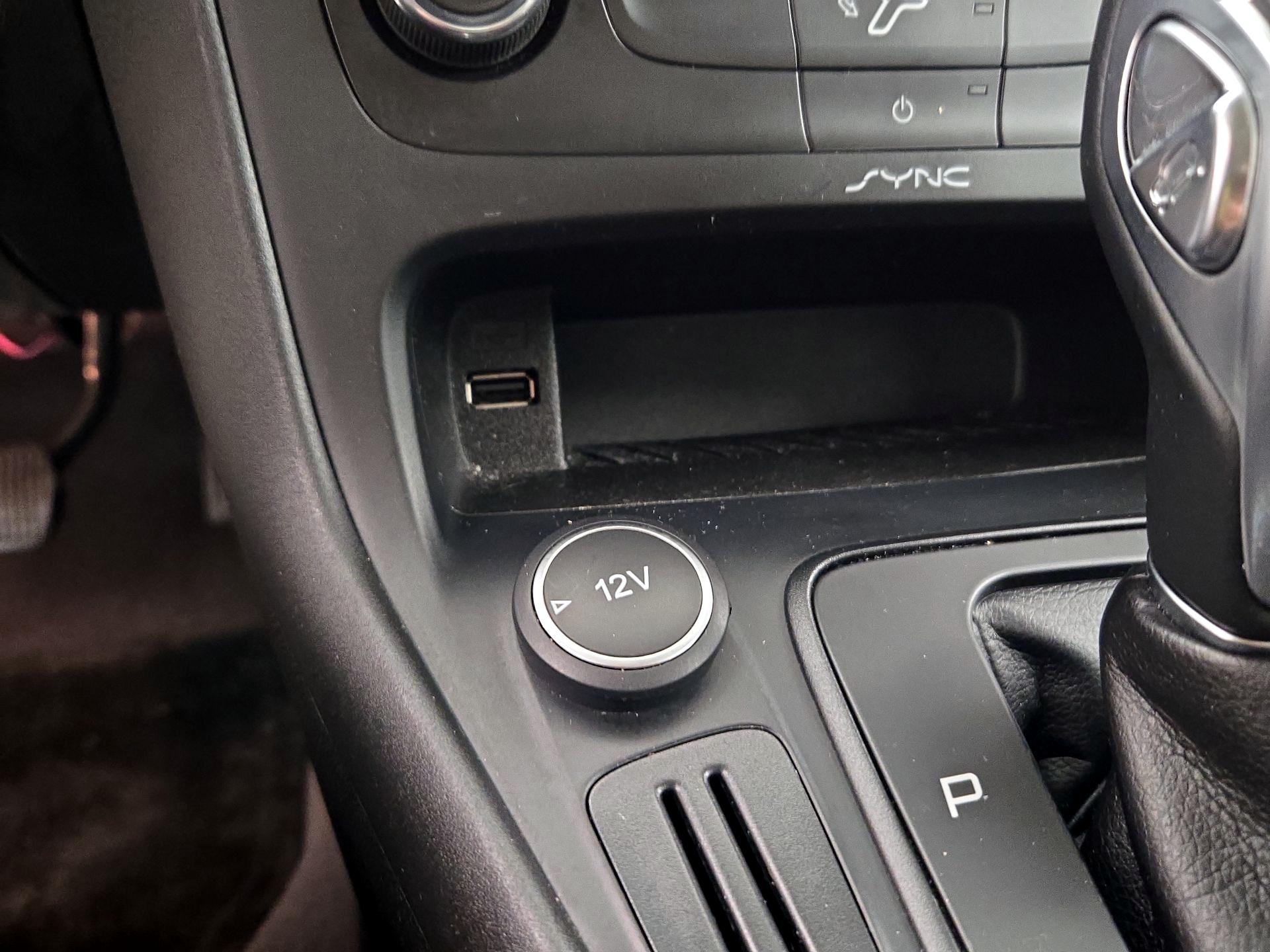 Thumbnail: 2015 Ford Focus - 18