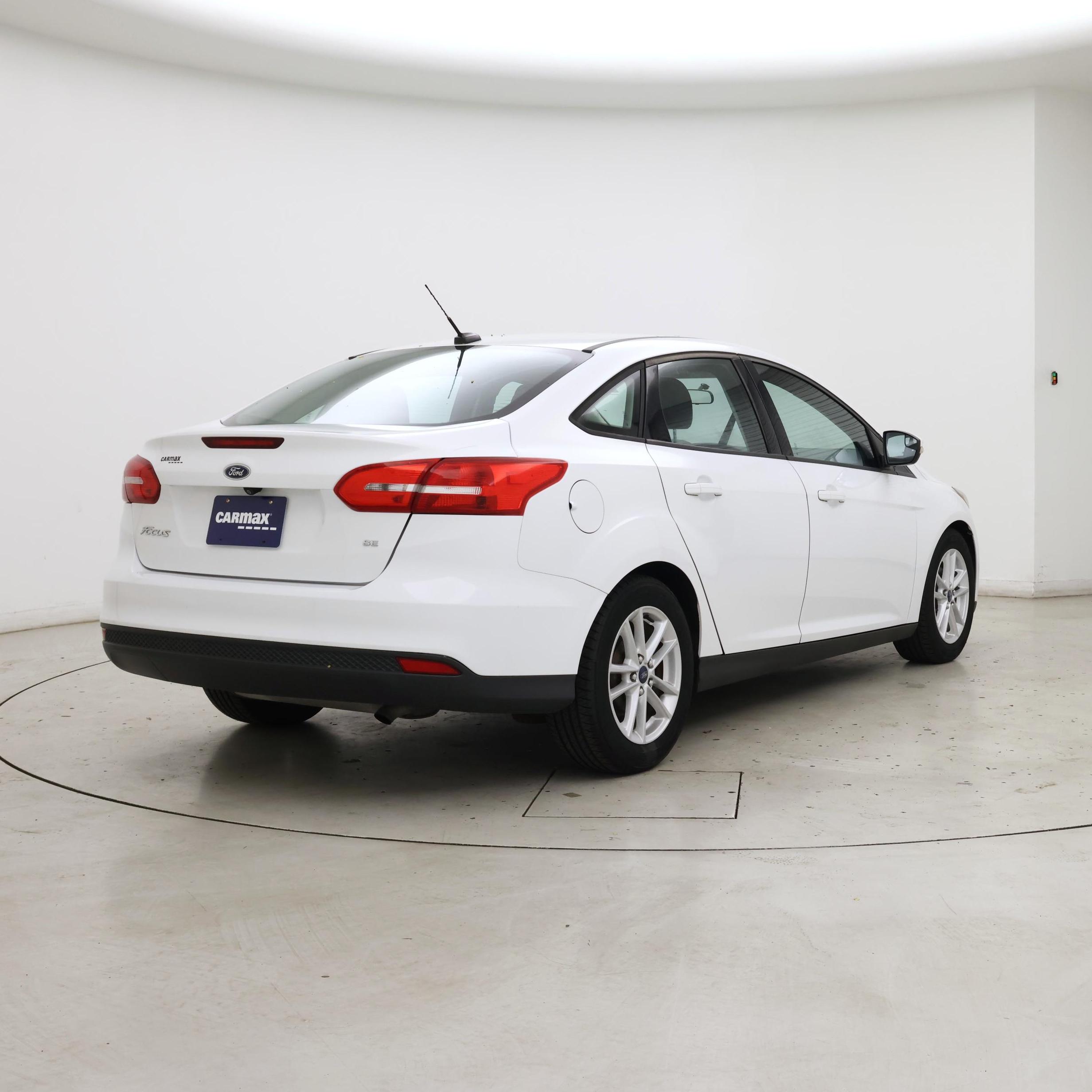 Thumbnail: 2015 Ford Focus - 8