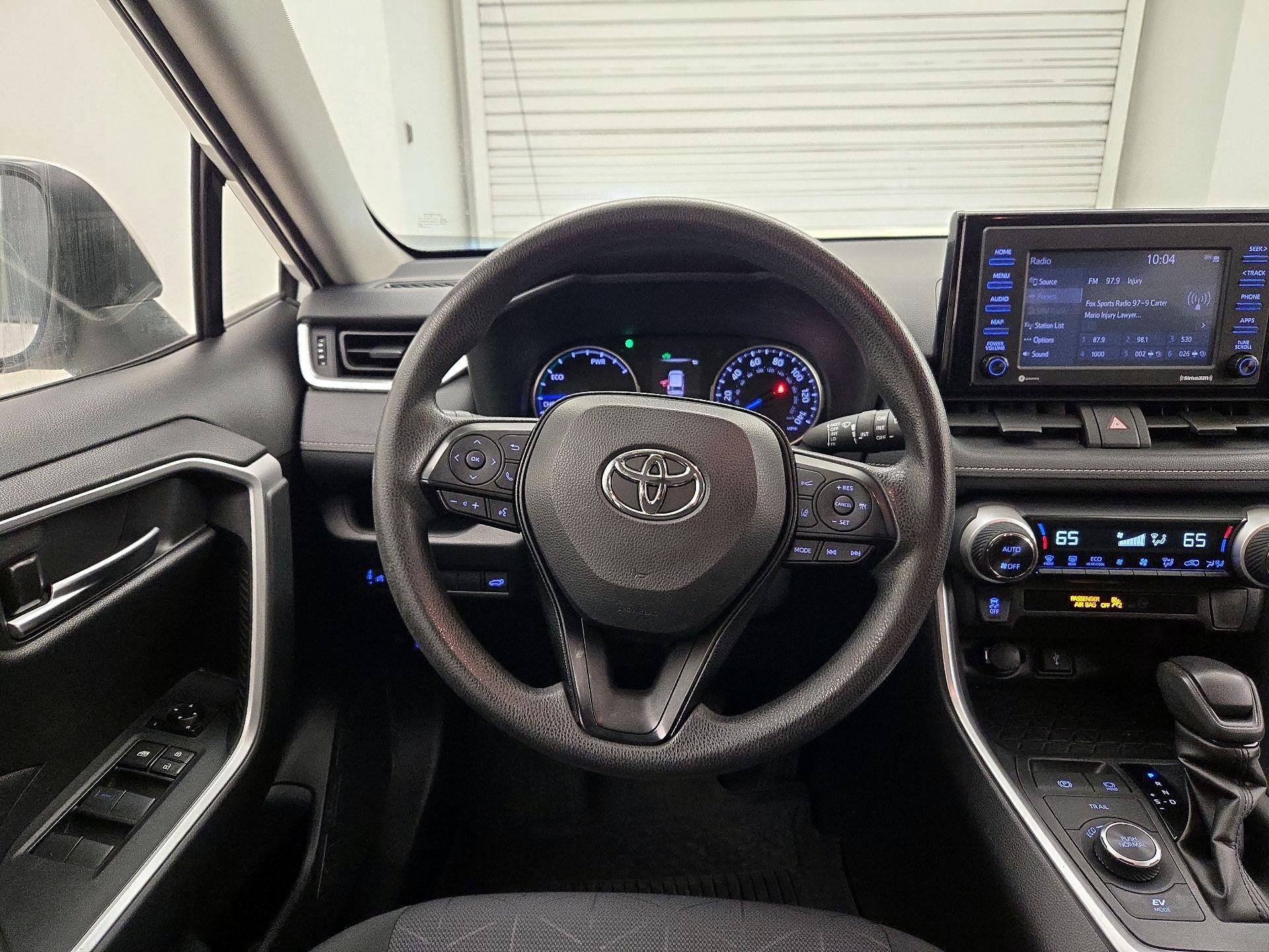 Thumbnail: 2020 Toyota RAV4 - 10