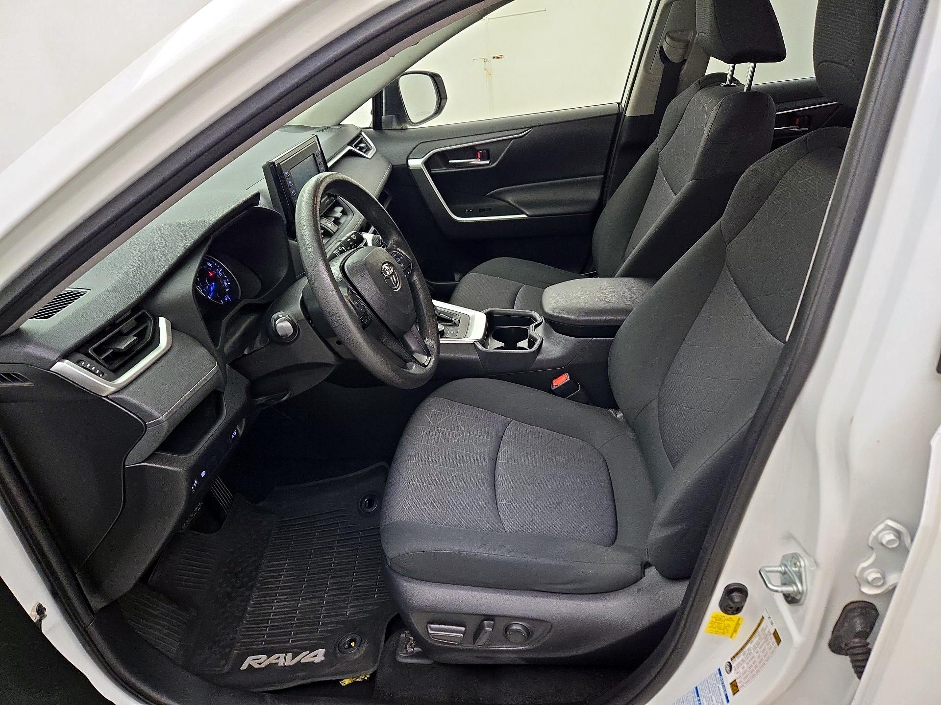 Thumbnail: 2020 Toyota RAV4 - 11