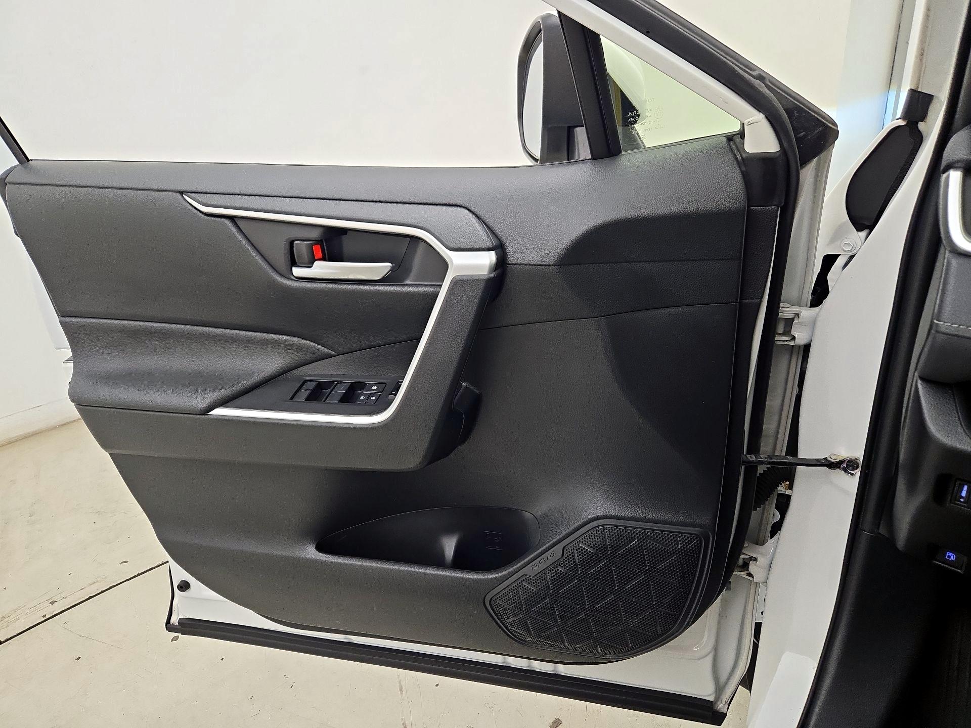 Thumbnail: 2020 Toyota RAV4 - 12