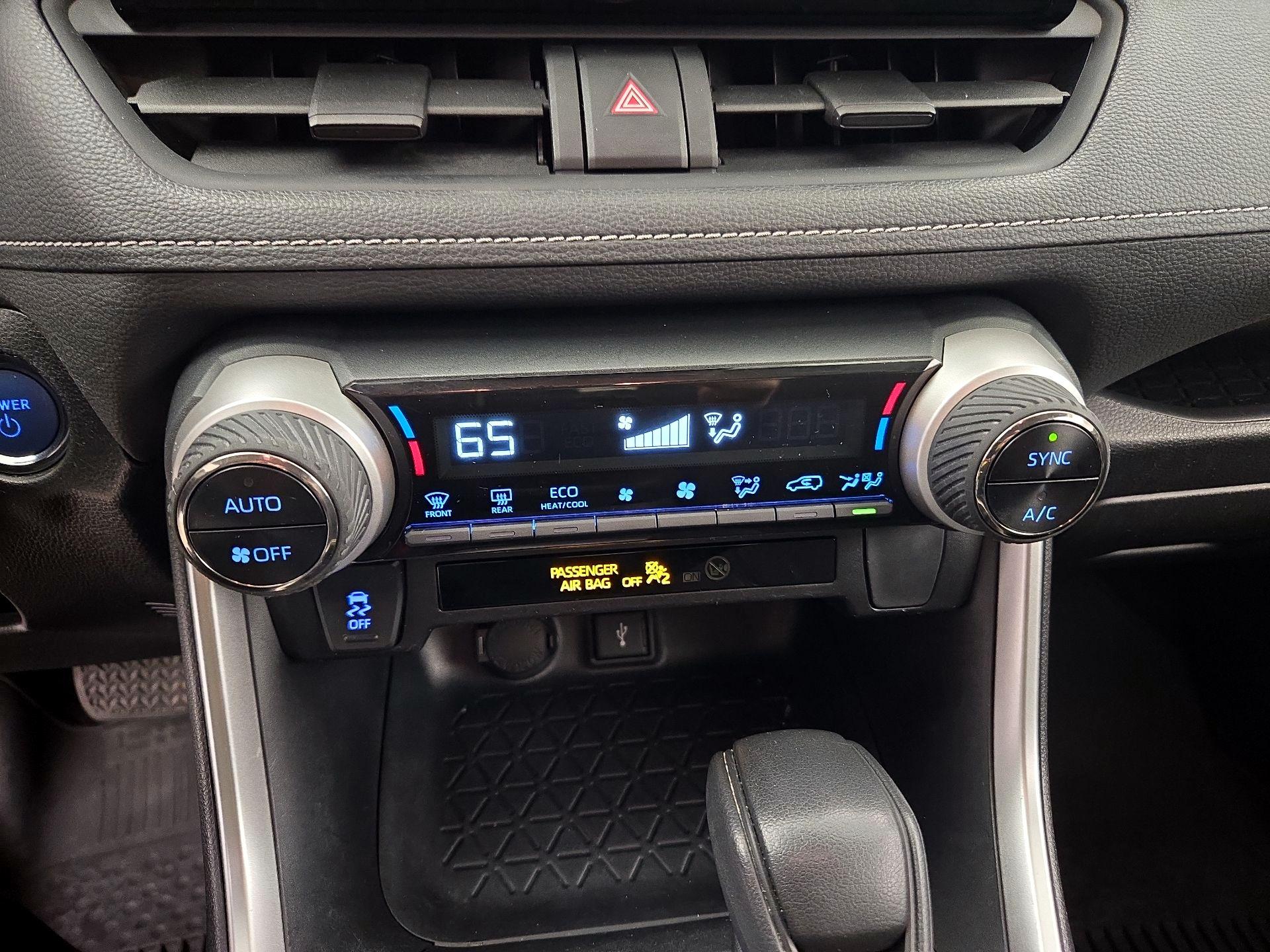 Thumbnail: 2020 Toyota RAV4 - 15