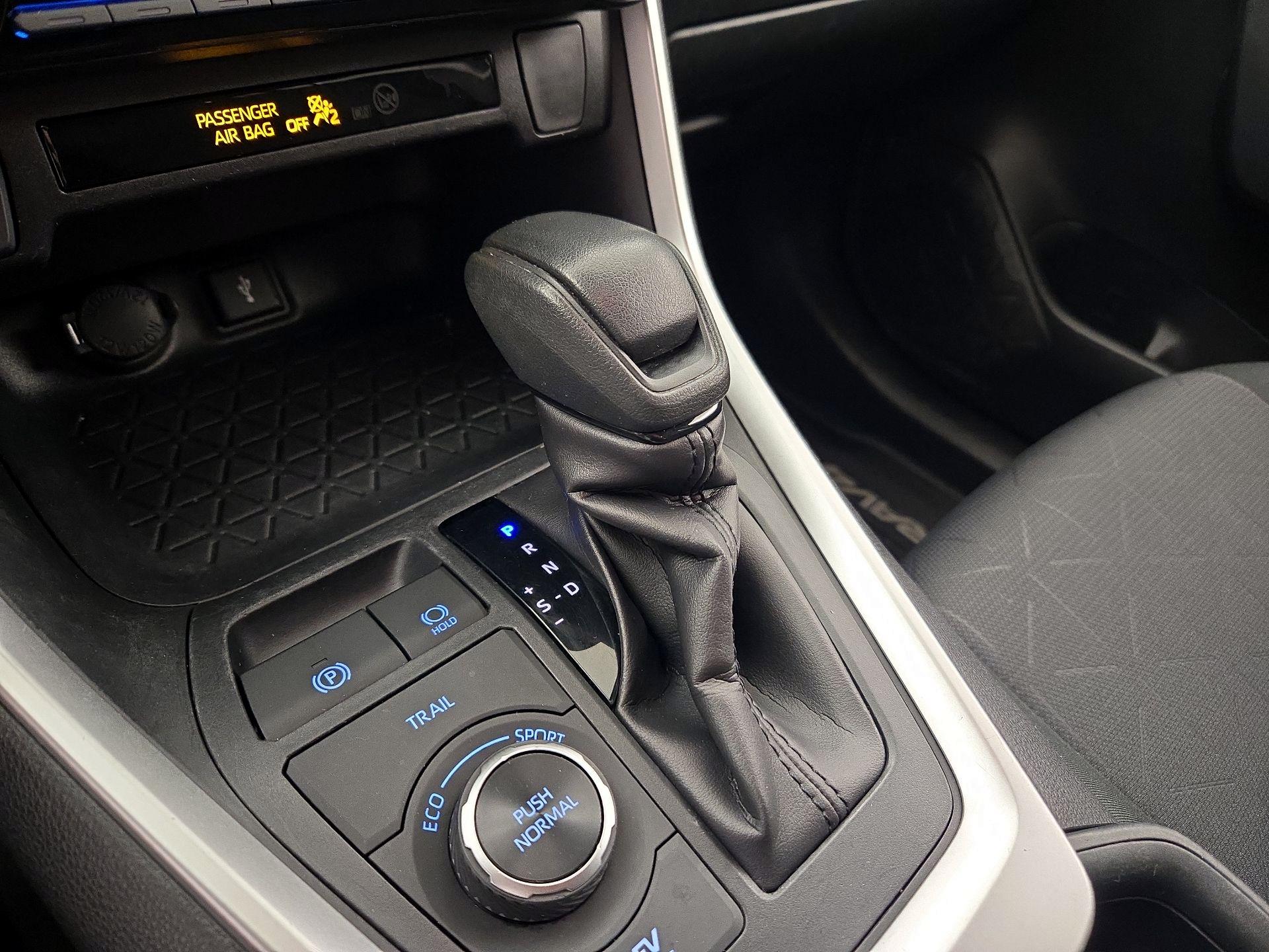 Thumbnail: 2020 Toyota RAV4 - 16