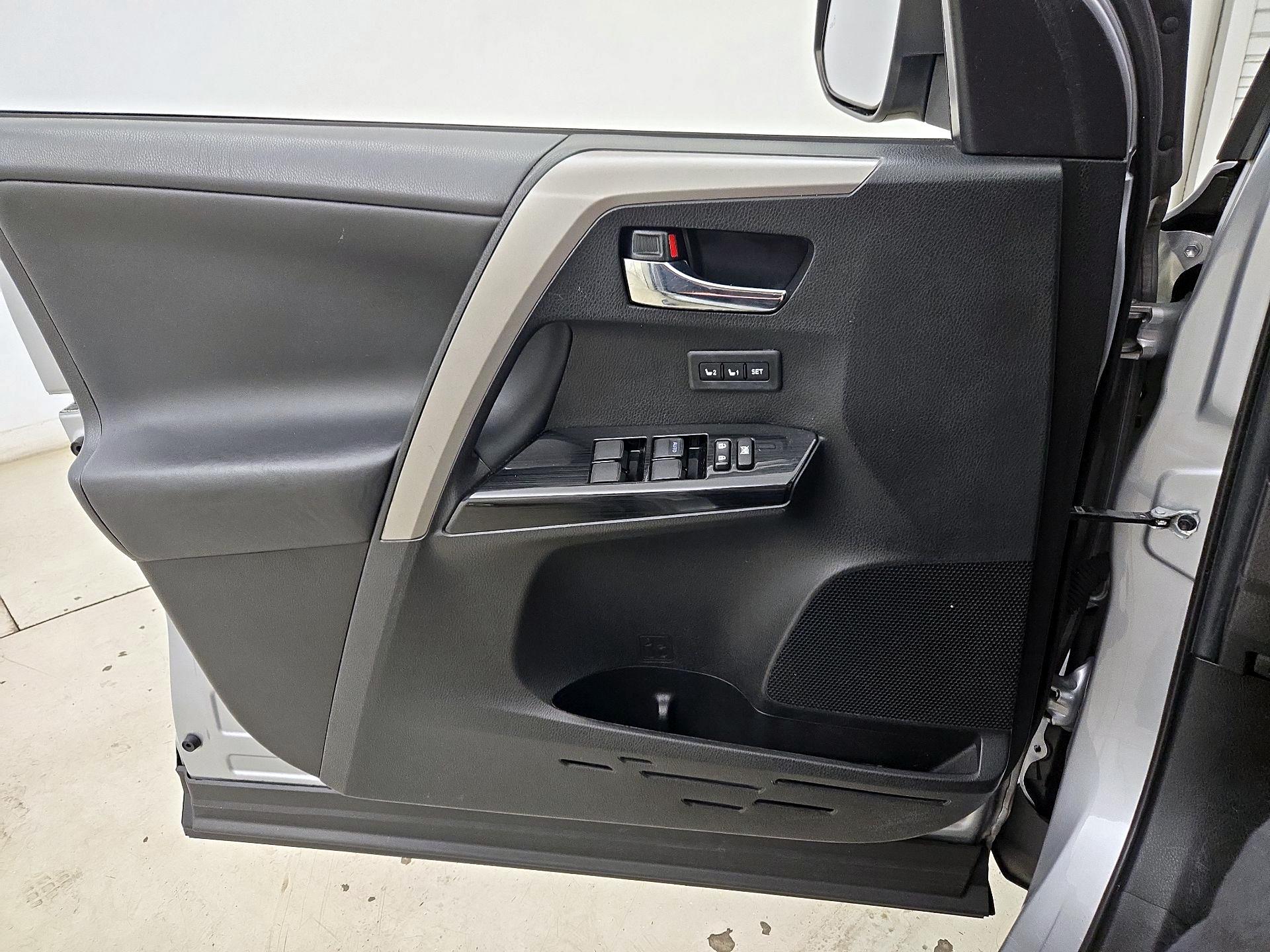 Thumbnail: 2016 Toyota RAV4 - 12