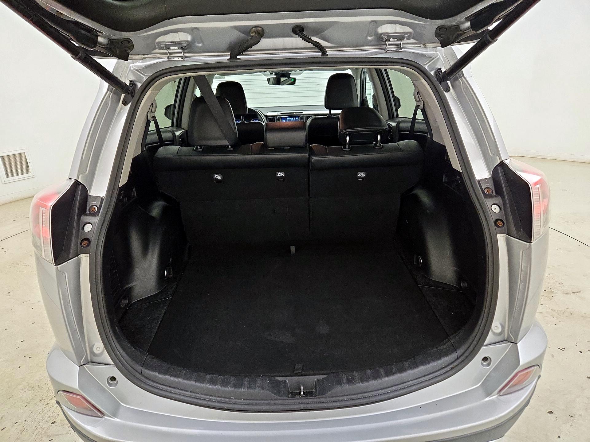 Thumbnail: 2016 Toyota RAV4 - 18