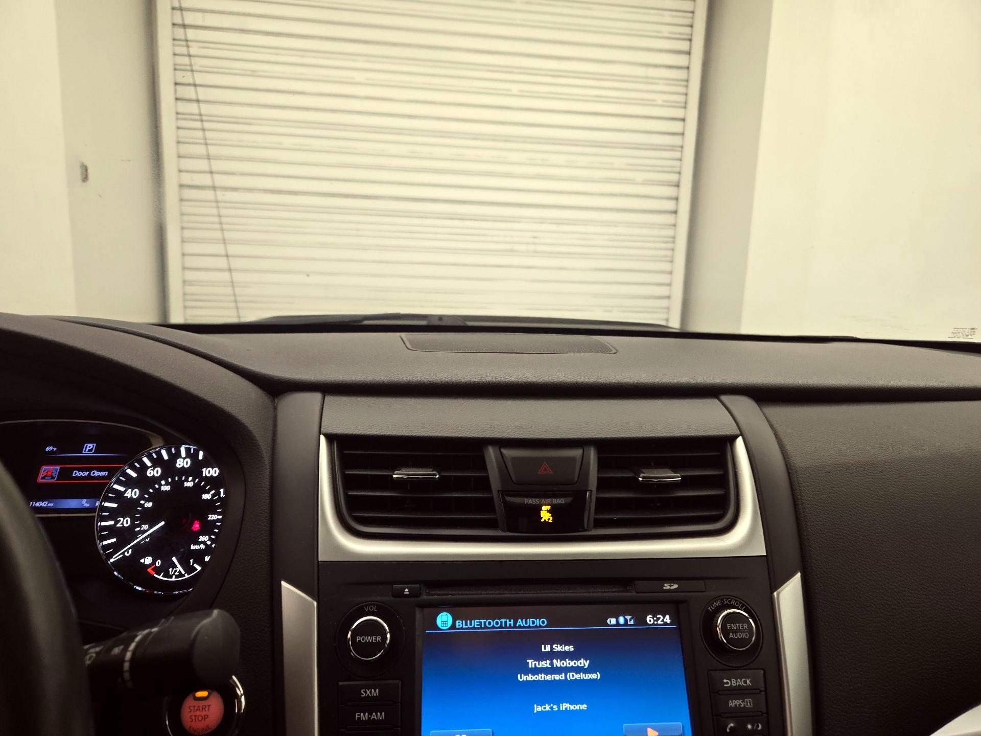 Thumbnail: 2017 Nissan Altima - 9