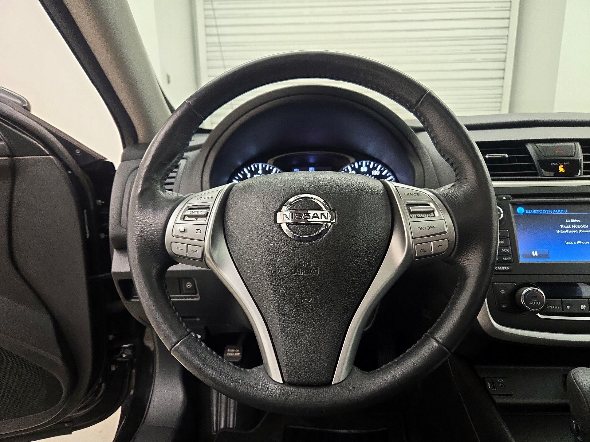 Thumbnail: 2017 Nissan Altima - 10