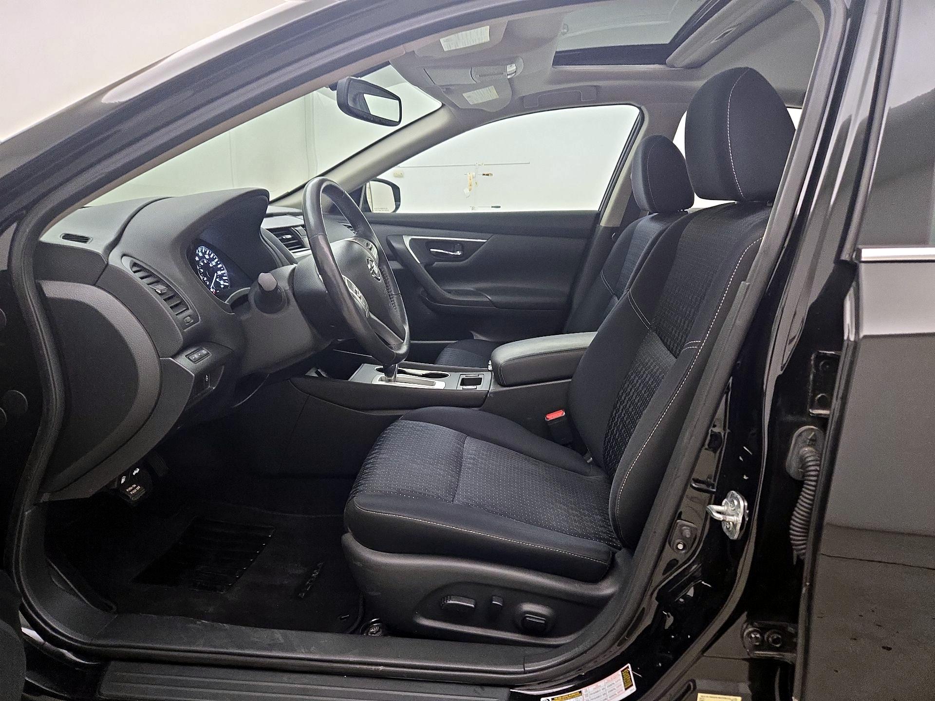 Thumbnail: 2017 Nissan Altima - 11