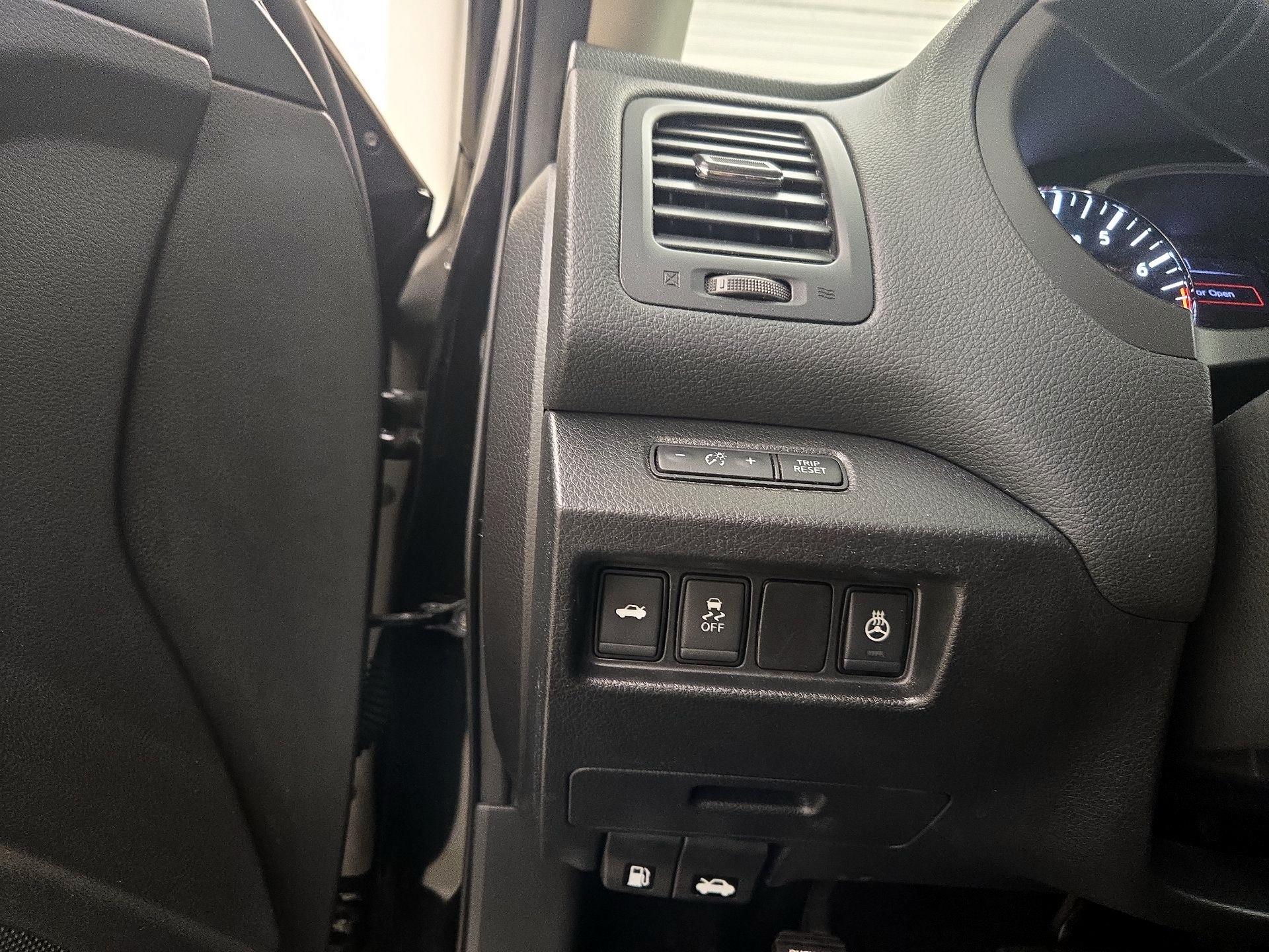 Thumbnail: 2017 Nissan Altima - 13