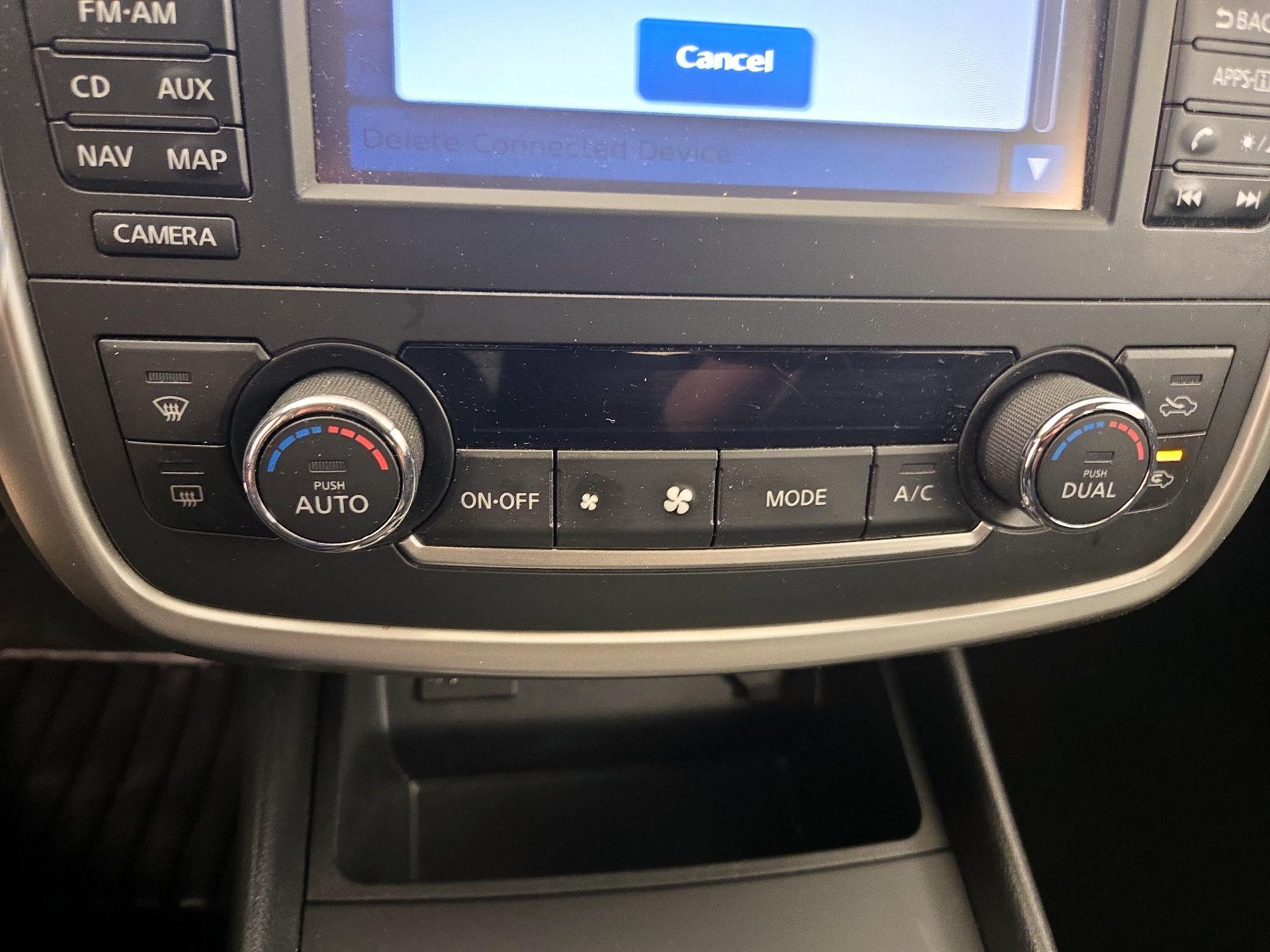 Thumbnail: 2017 Nissan Altima - 16