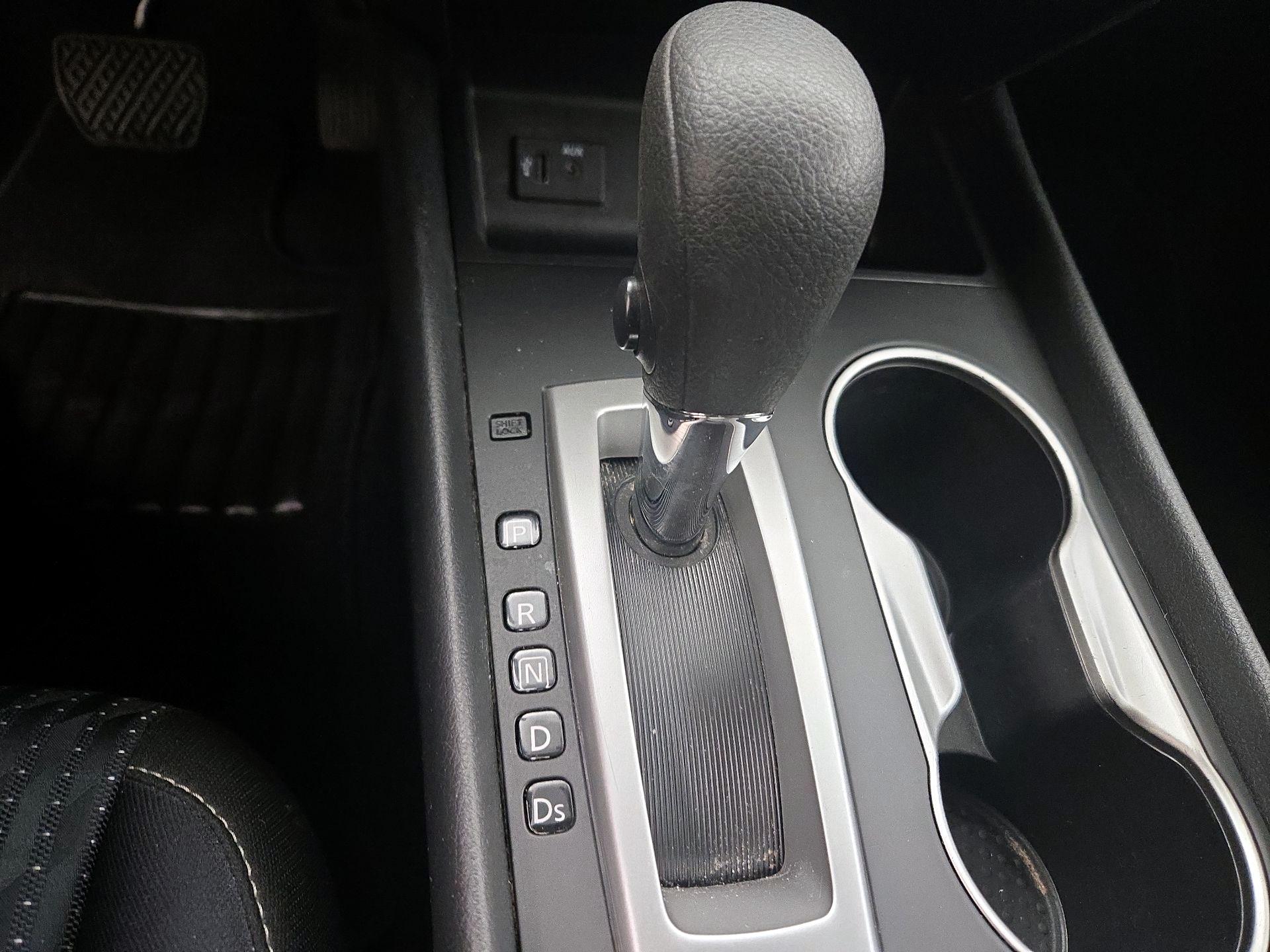 Thumbnail: 2017 Nissan Altima - 17