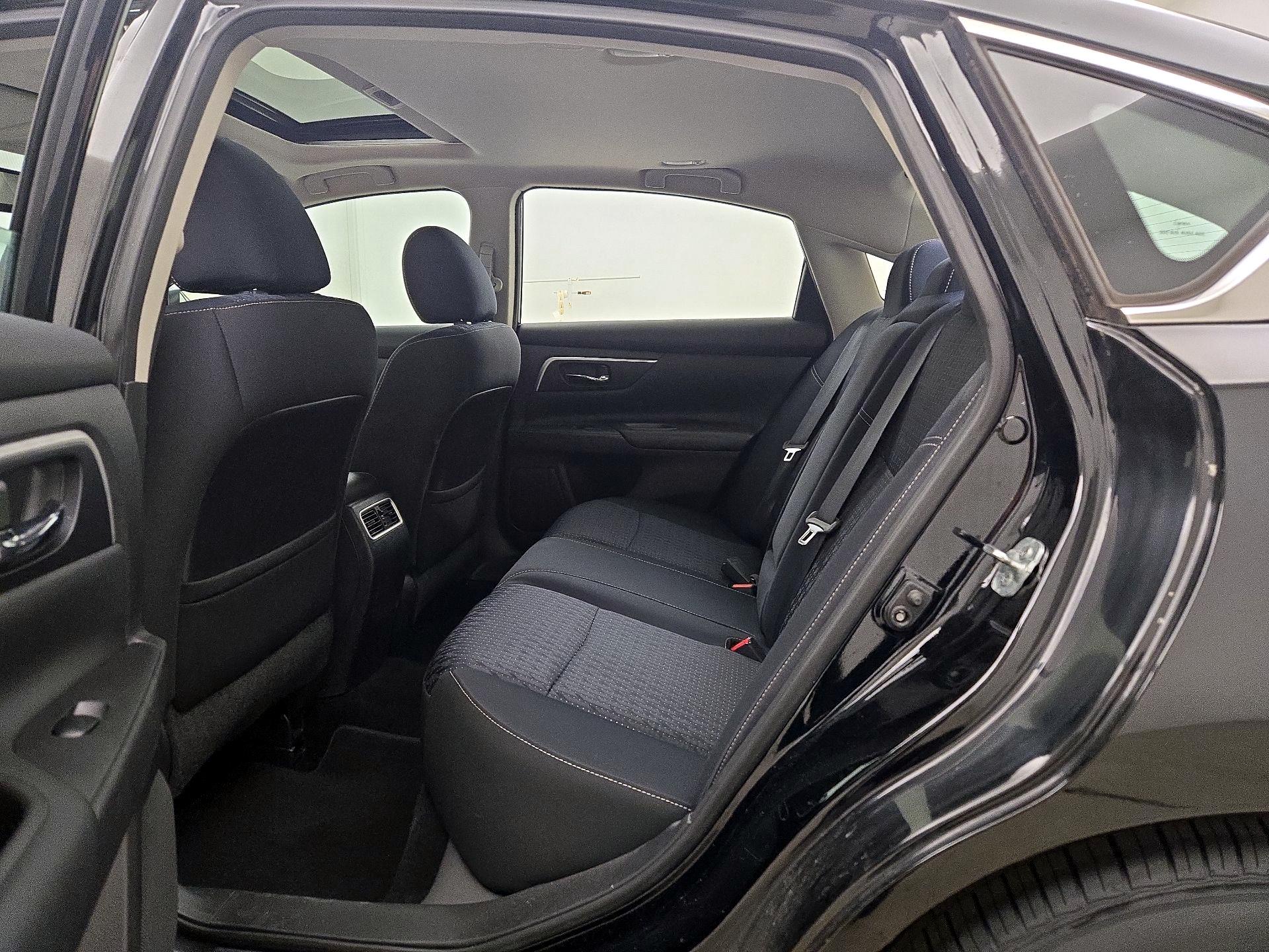 Thumbnail: 2017 Nissan Altima - 20