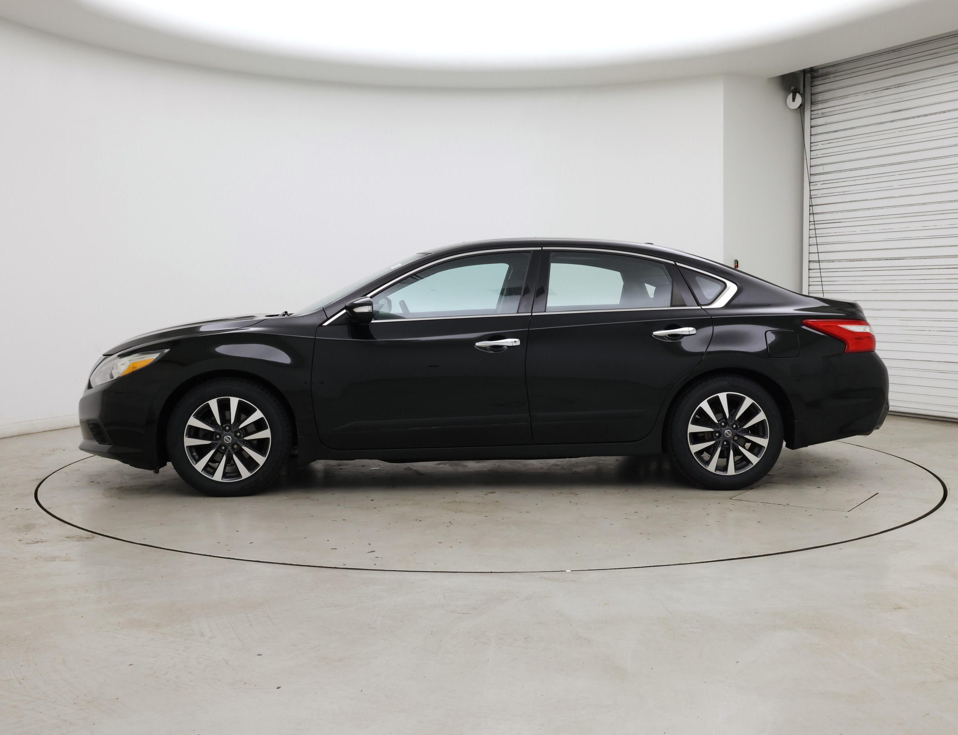 Thumbnail: 2017 Nissan Altima - 3