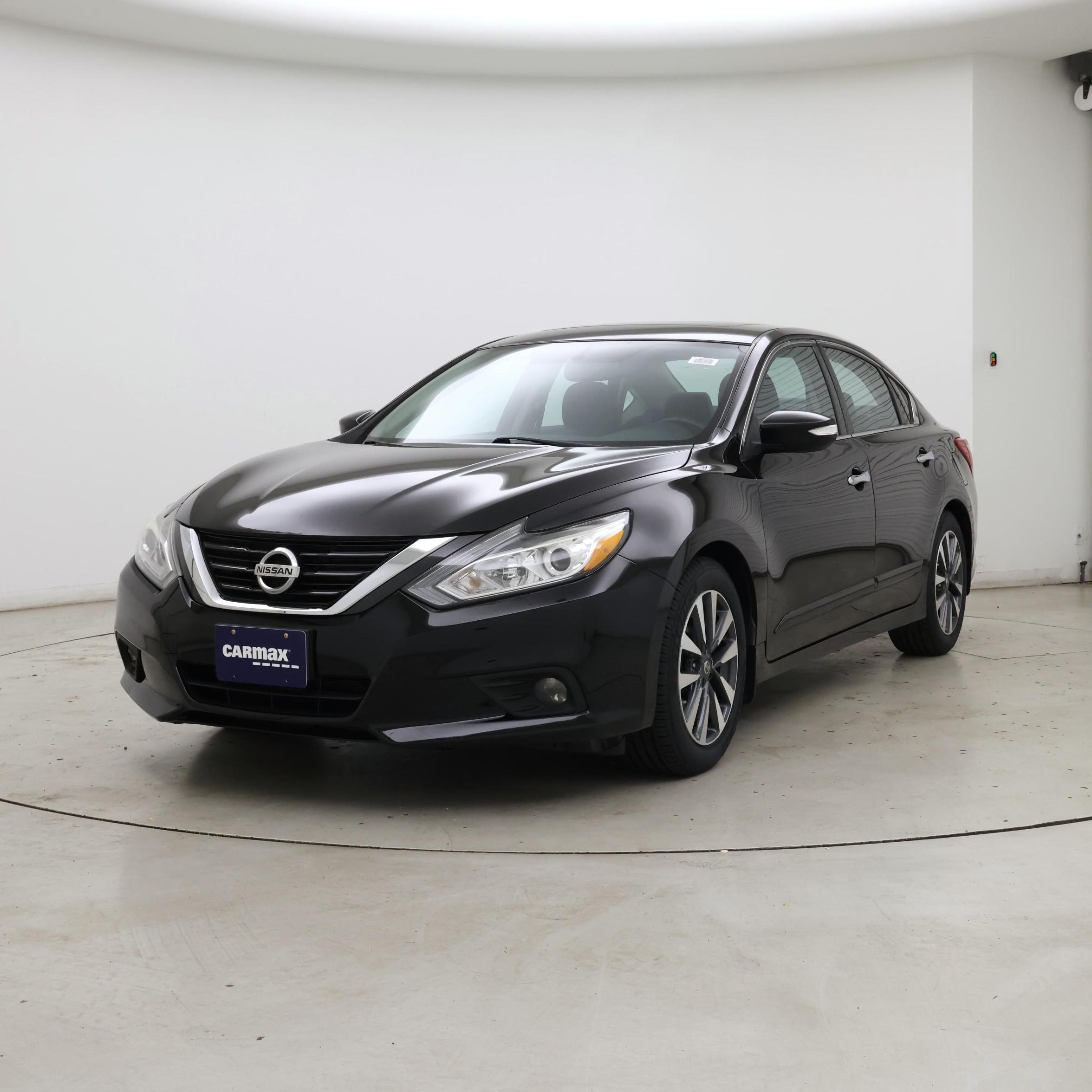 Thumbnail: 2017 Nissan Altima - 4