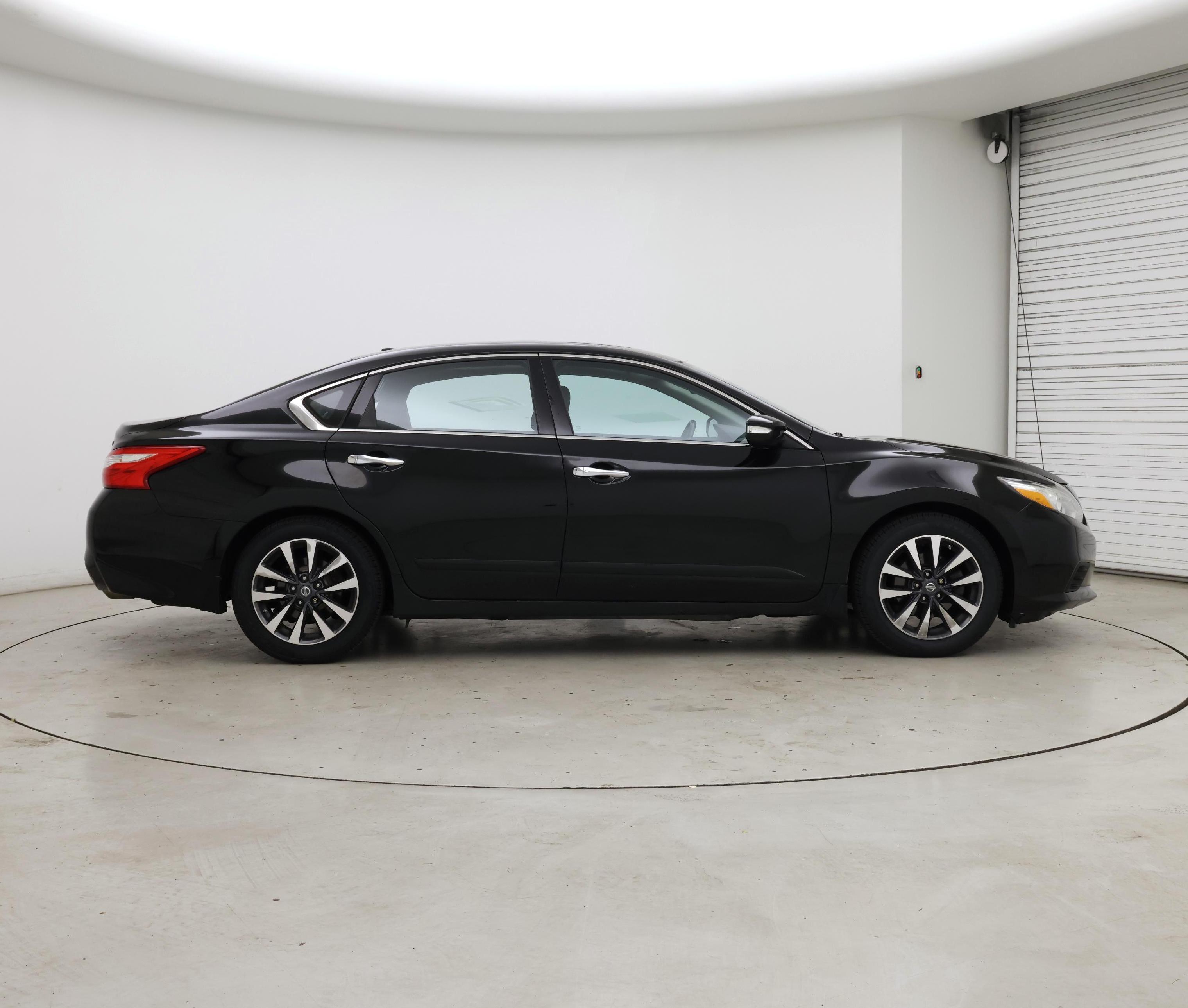 Thumbnail: 2017 Nissan Altima - 7